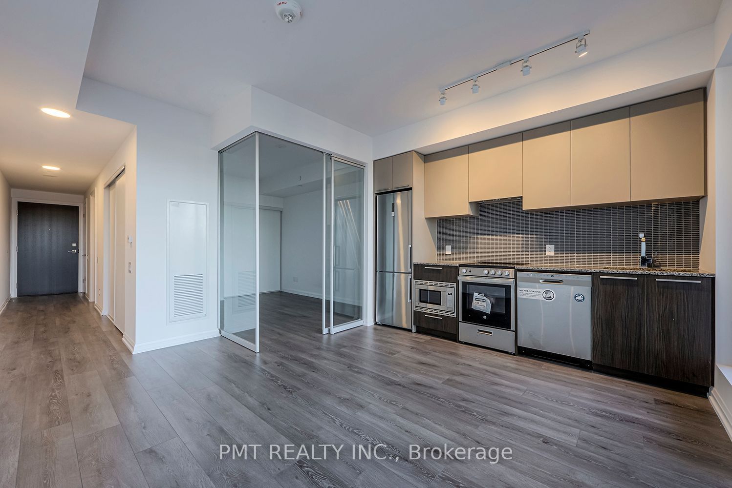 4208 Dundas St W, unit 422 for rent