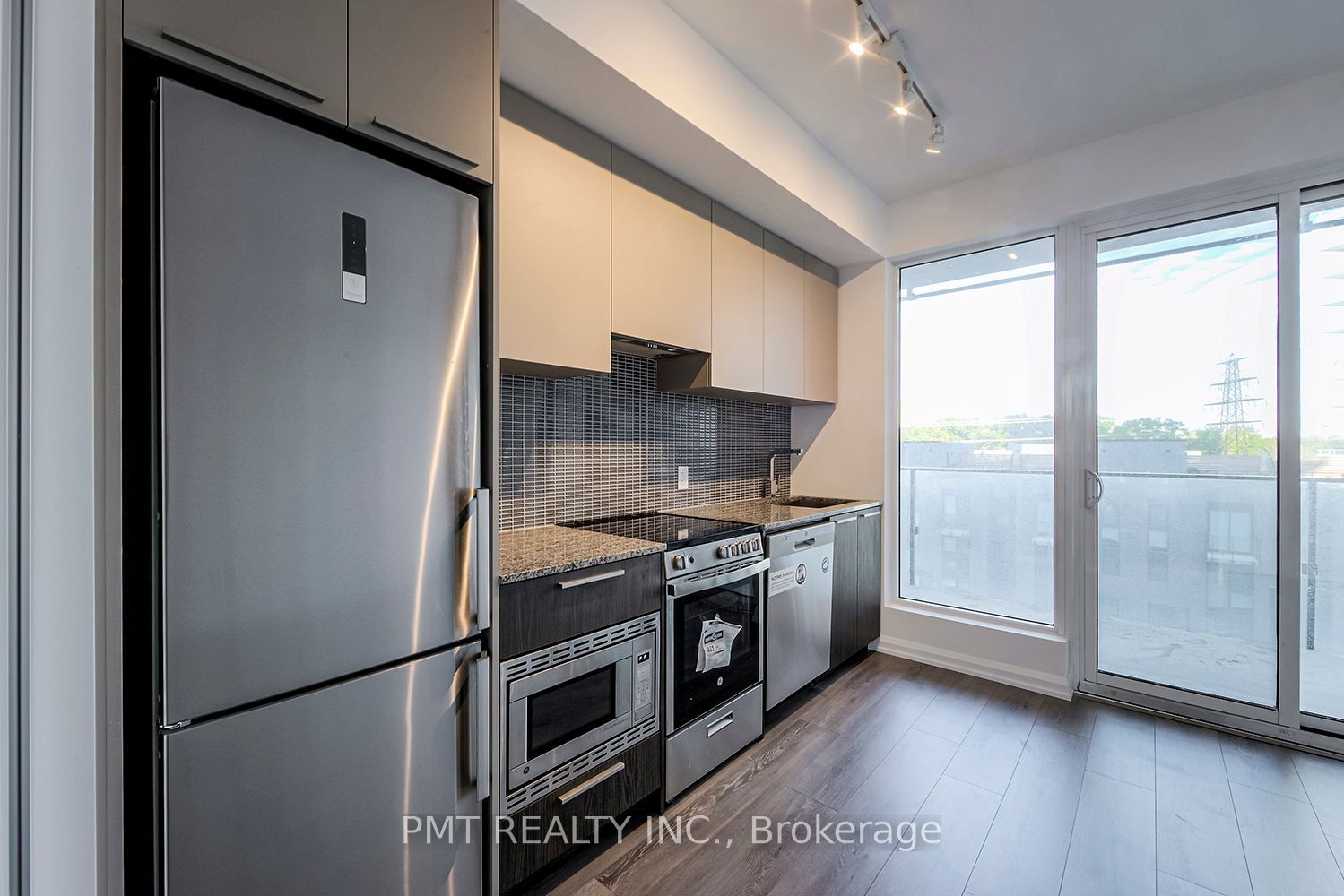 4208 Dundas St W, unit 422 for rent