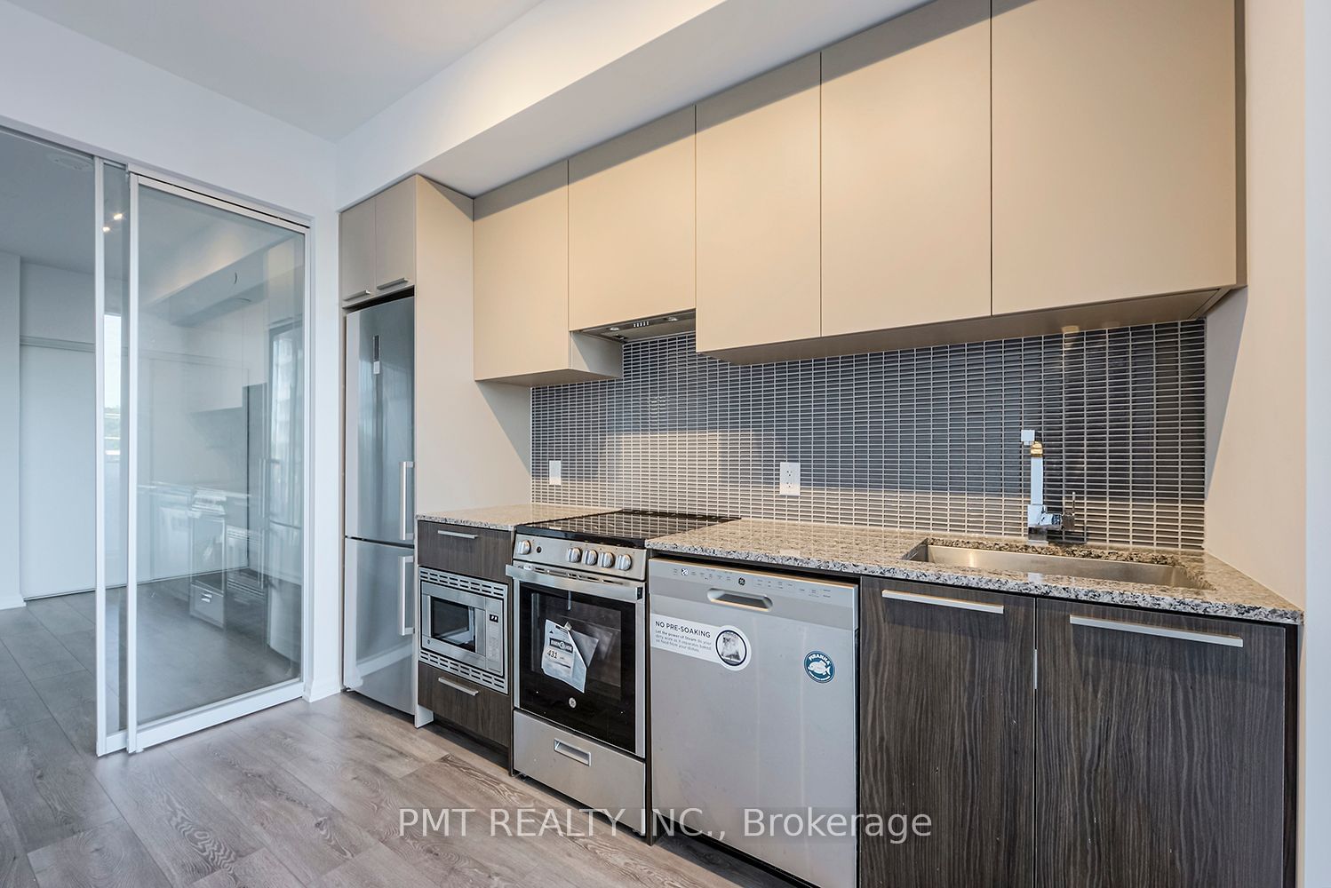 4208 Dundas St W, unit 422 for rent