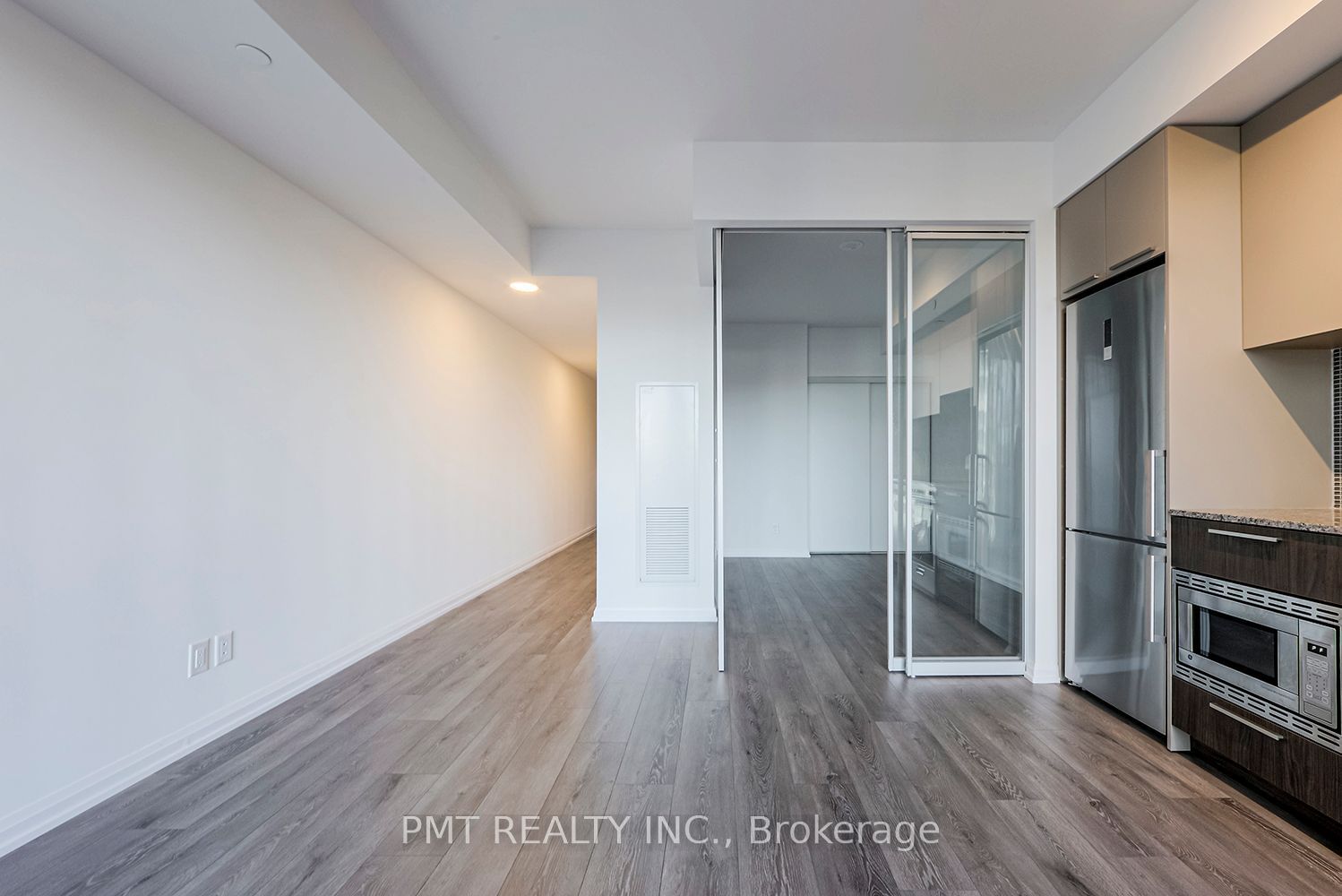 4208 Dundas St W, unit 422 for rent