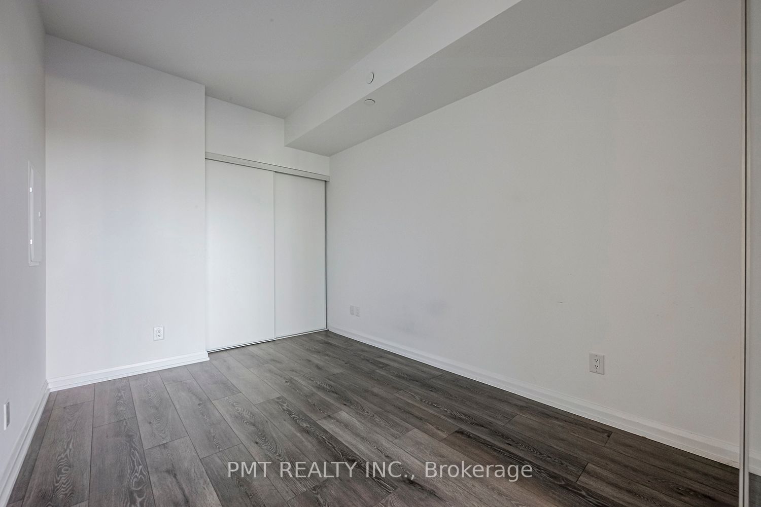 4208 Dundas St W, unit 422 for rent