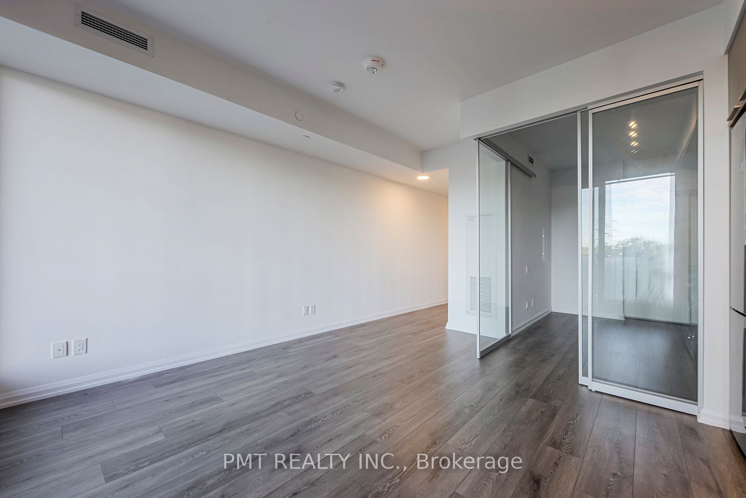 4208 Dundas St W, unit 422 for rent