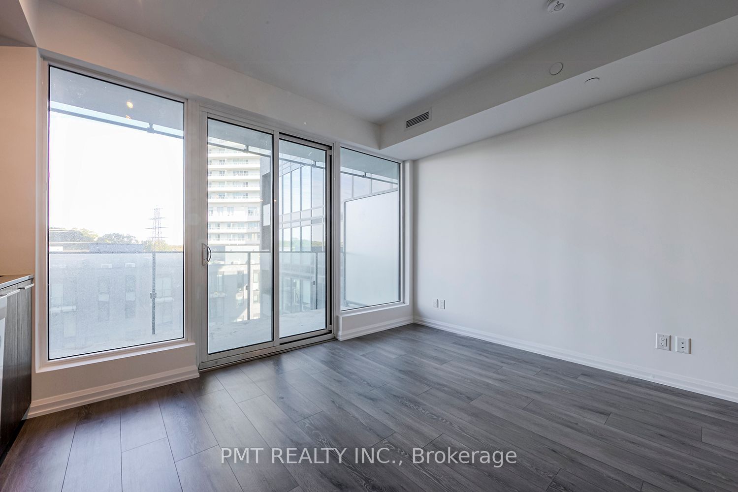 4208 Dundas St W, unit 422 for rent