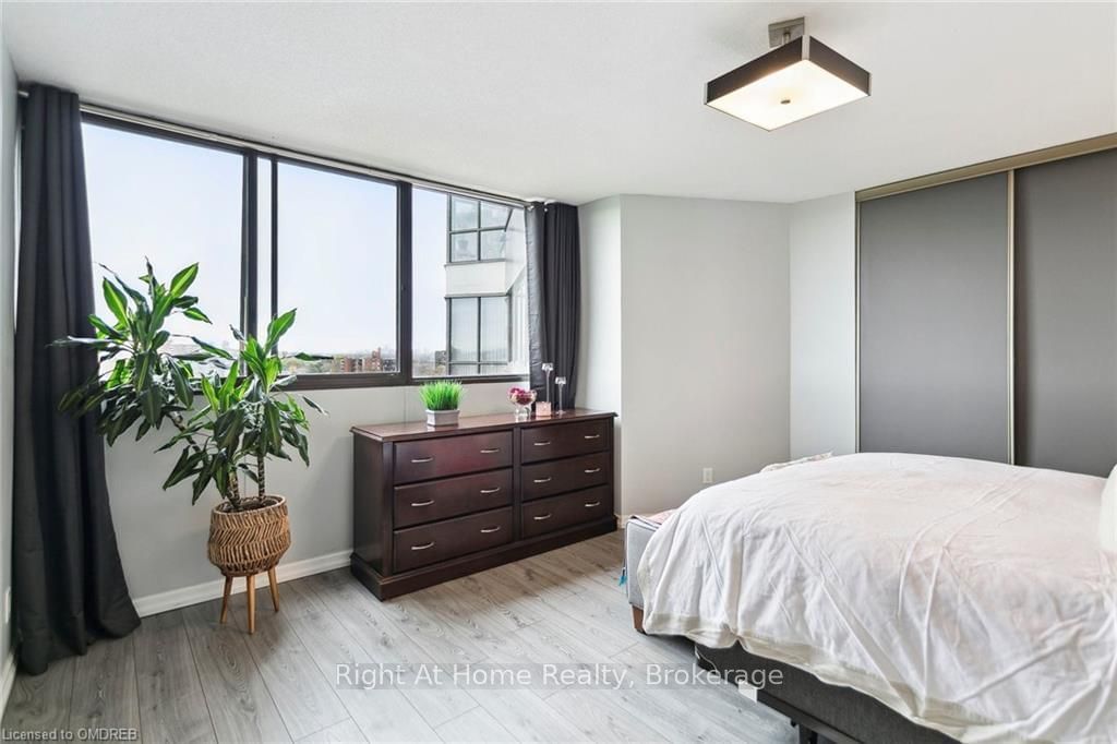 1333 BLOOR St, unit 901 for sale