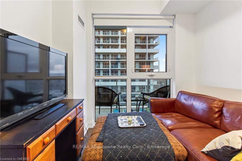 65 SPEERS Rd, unit 1306 for rent