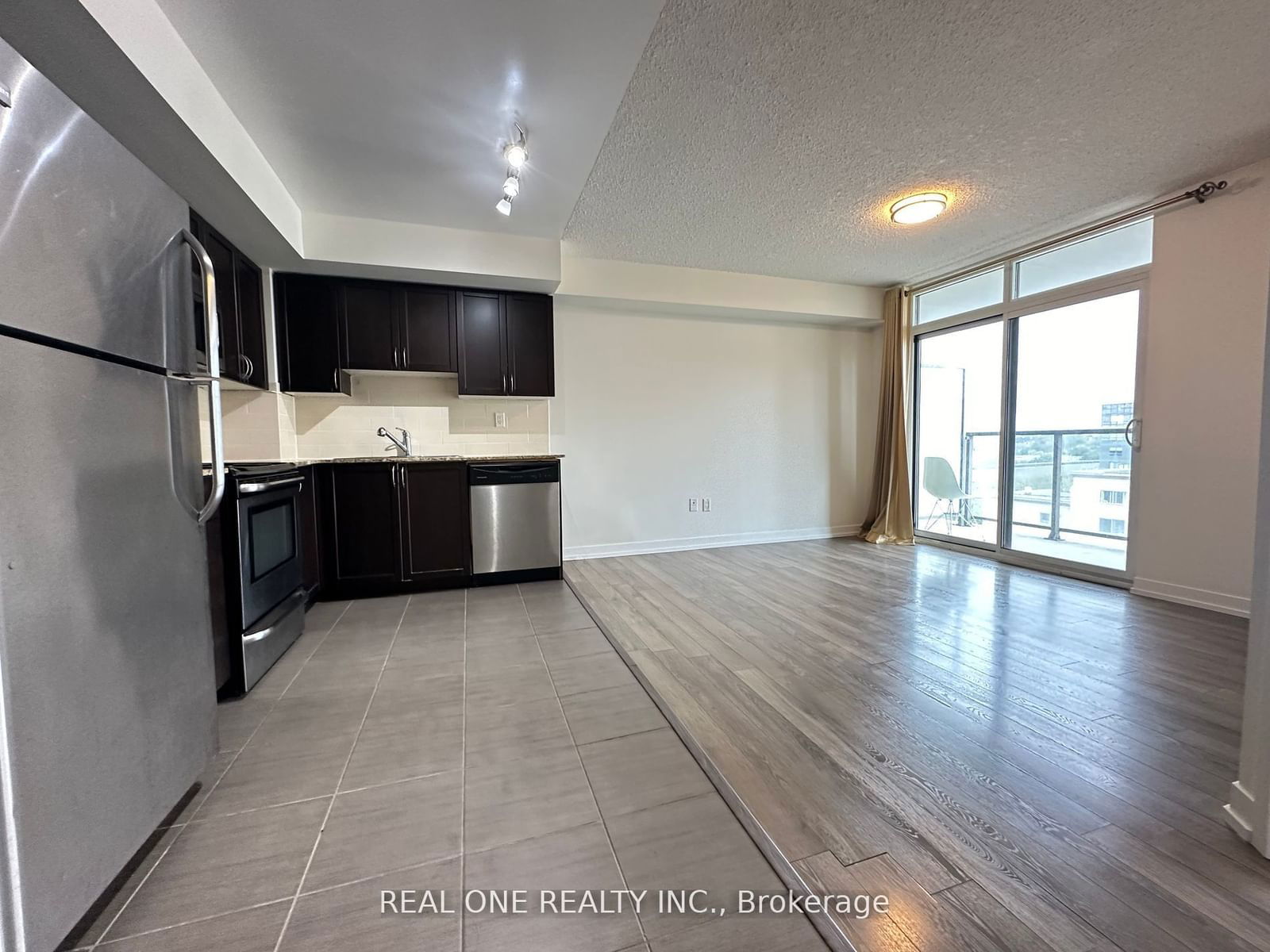 816 Lansdowne Ave, unit 706 for rent