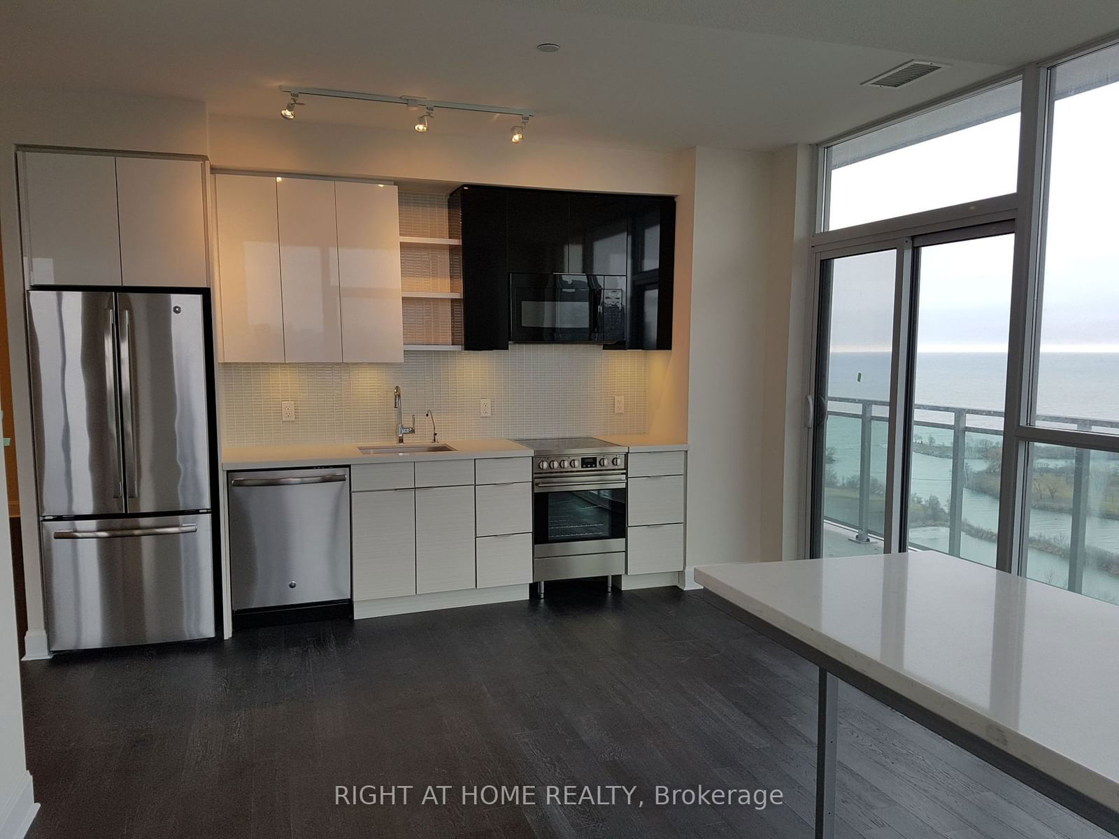 33 Shore Breeze Dr, unit 2503 for rent