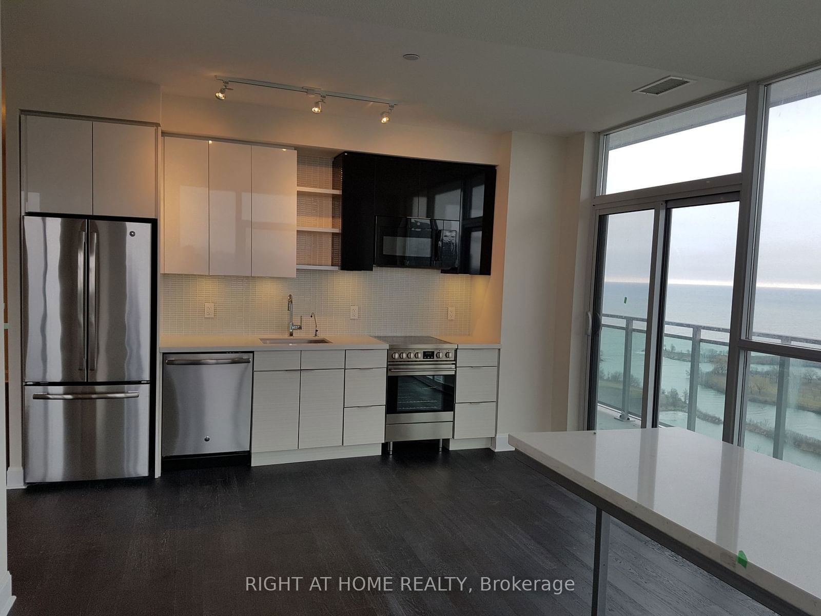 33 Shore Breeze Dr, unit 2503 for rent