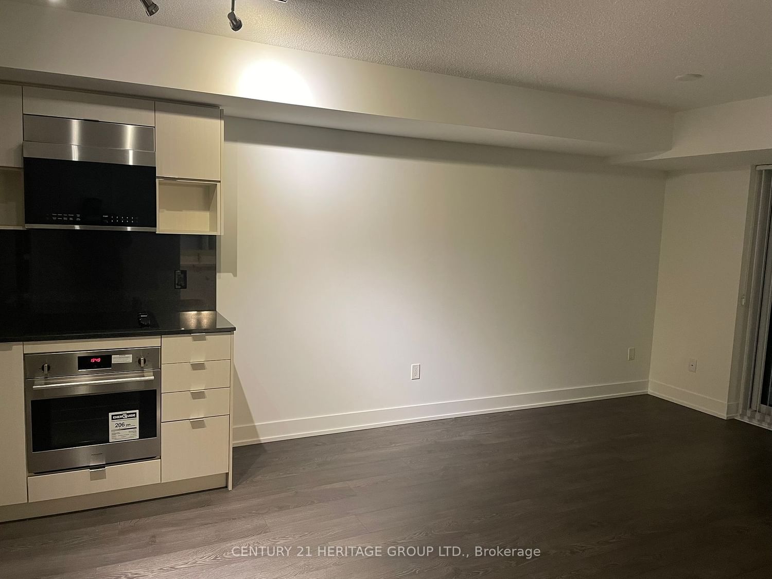 9 Mabelle Ave, unit 817 for rent