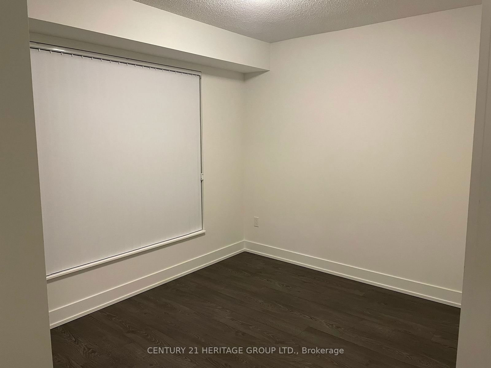 9 Mabelle Ave, unit 817 for rent