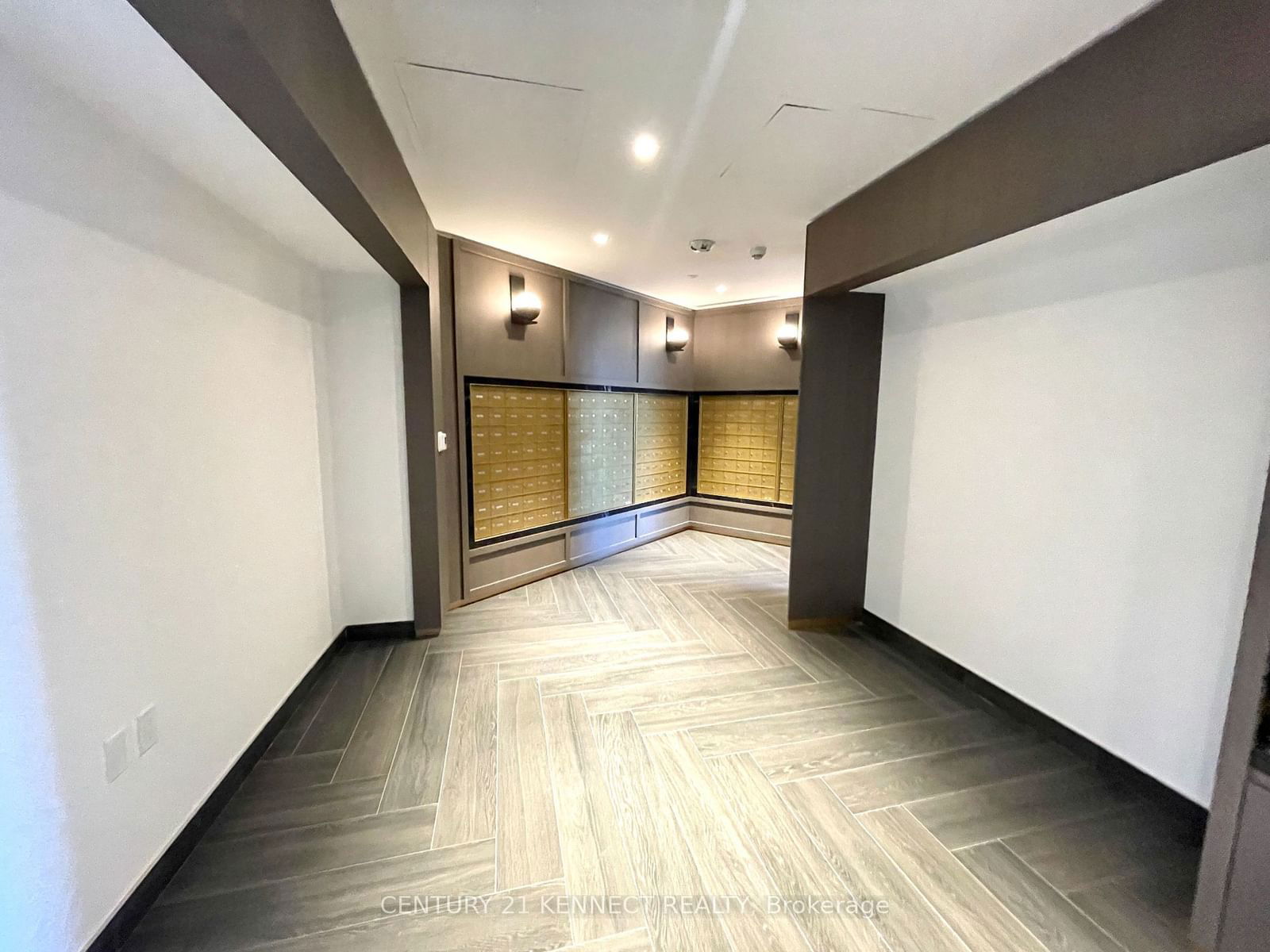 395 Dundas St W, unit 806 for rent