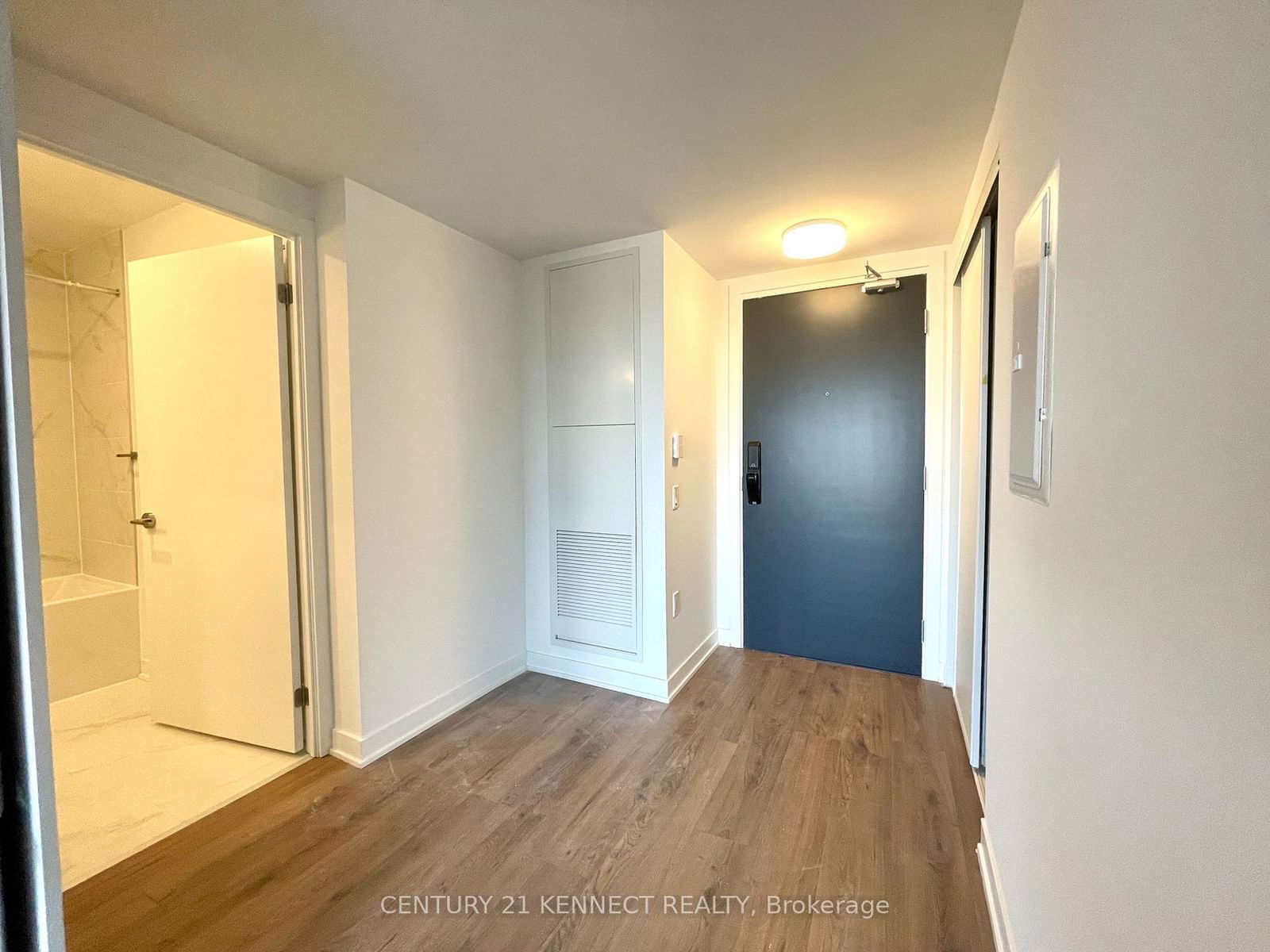 395 Dundas St W, unit 806 for rent