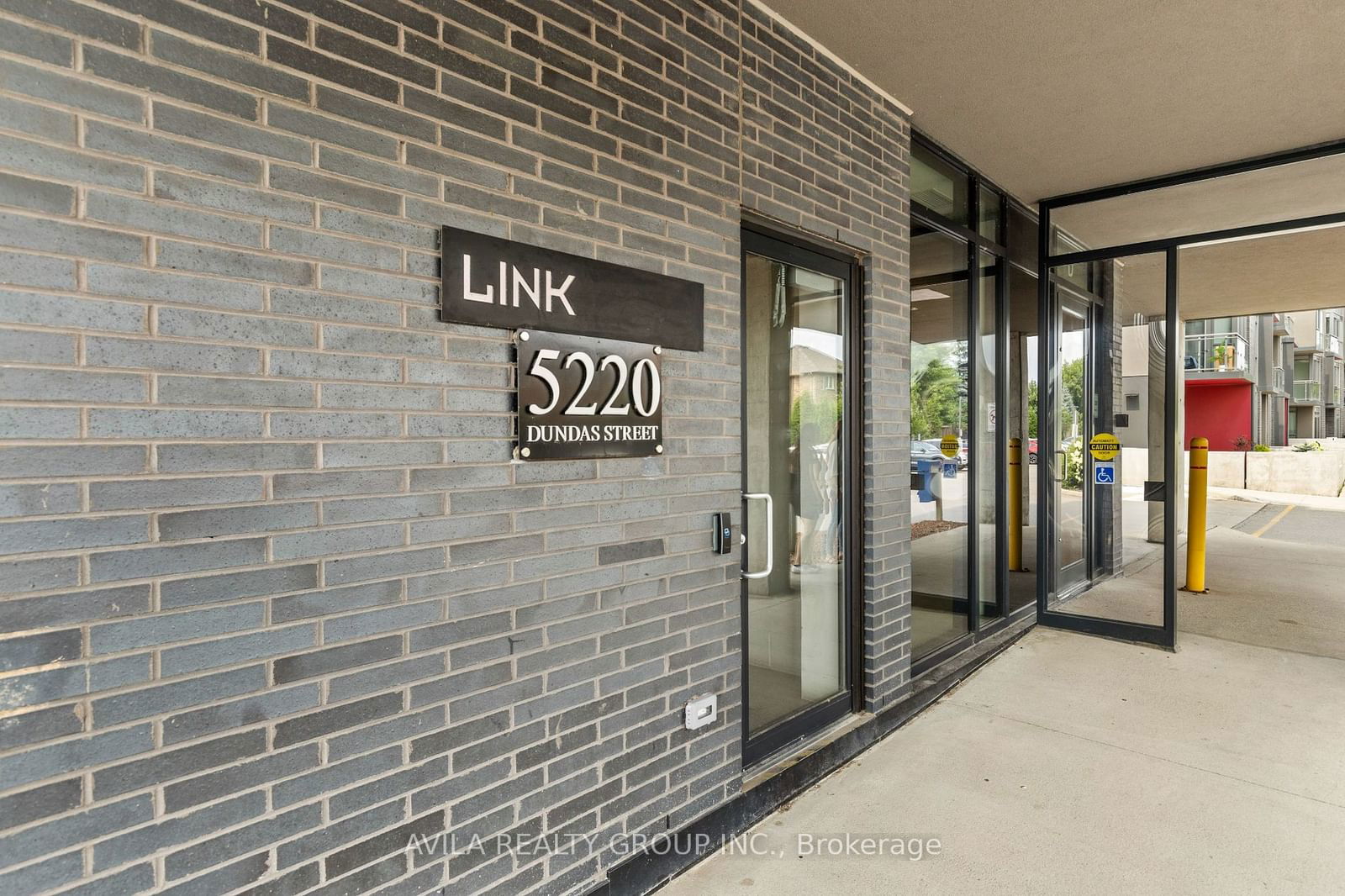 5220 Dundas St, unit D420 for sale