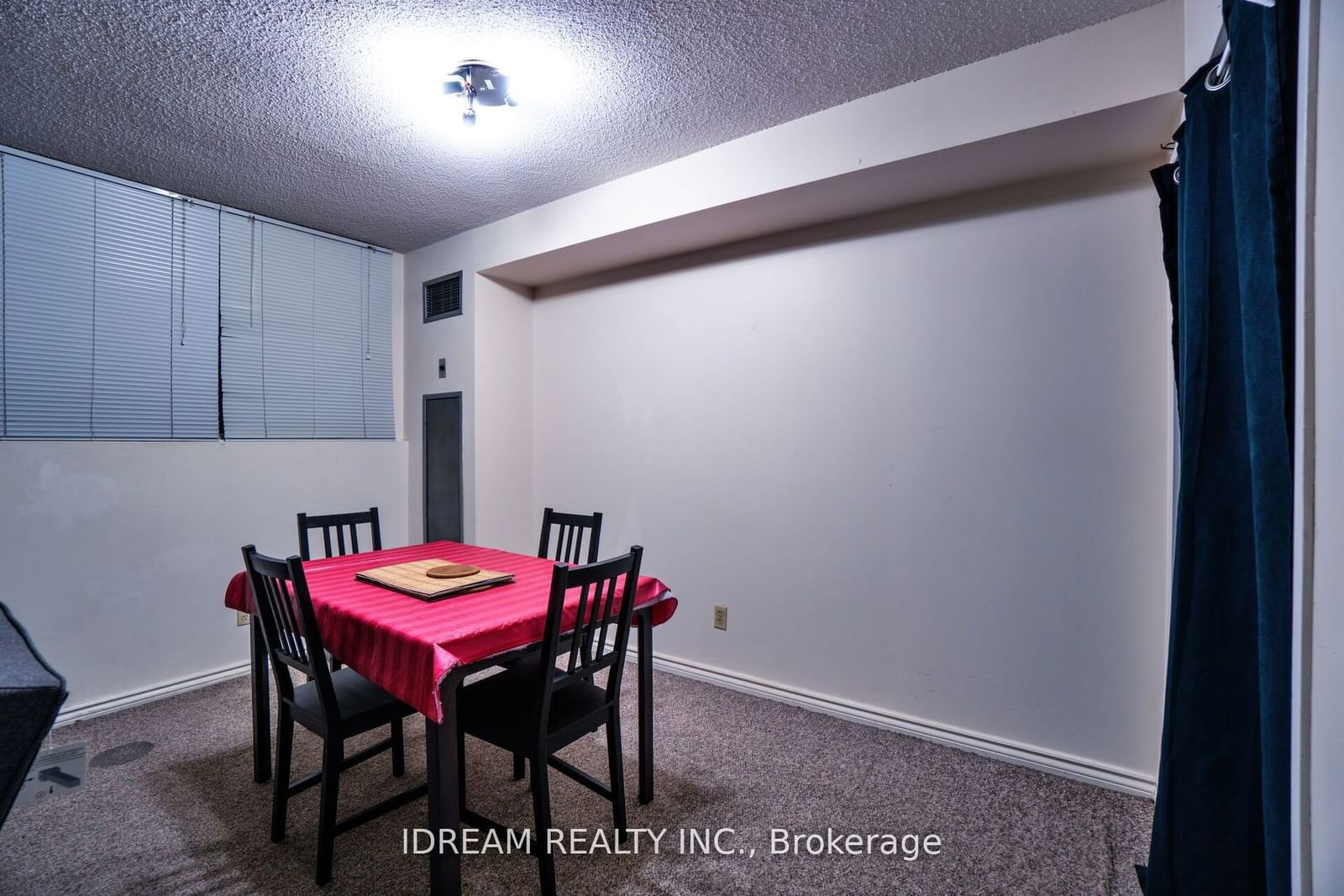 3700 Kaneff Cres, unit 211 for rent