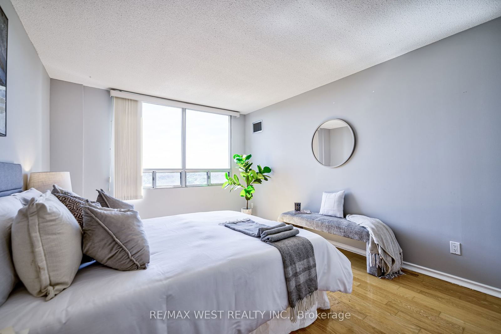 310 Mill St S, unit #1009 for sale