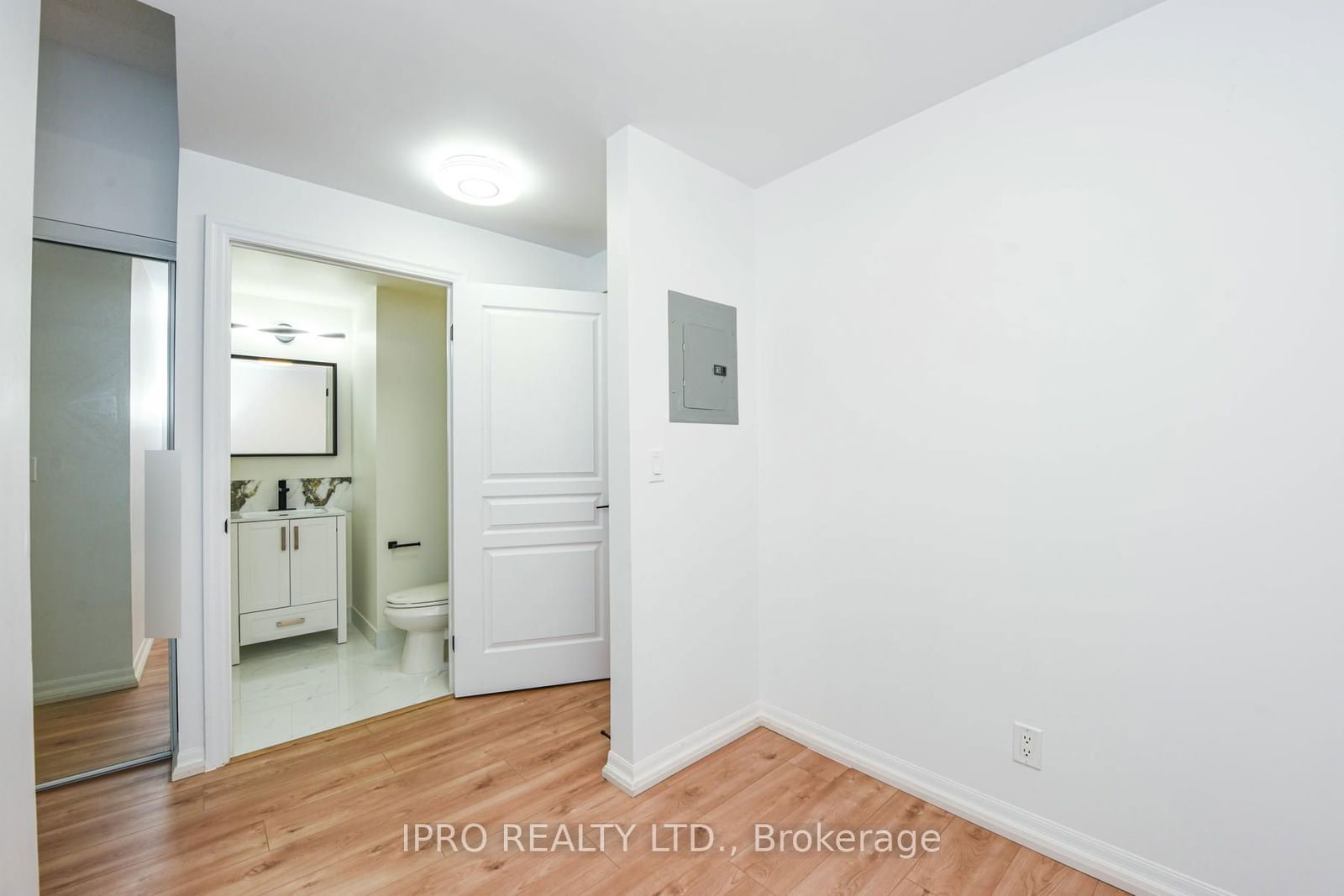 3939 Duke Of York Blvd, unit 513 for sale