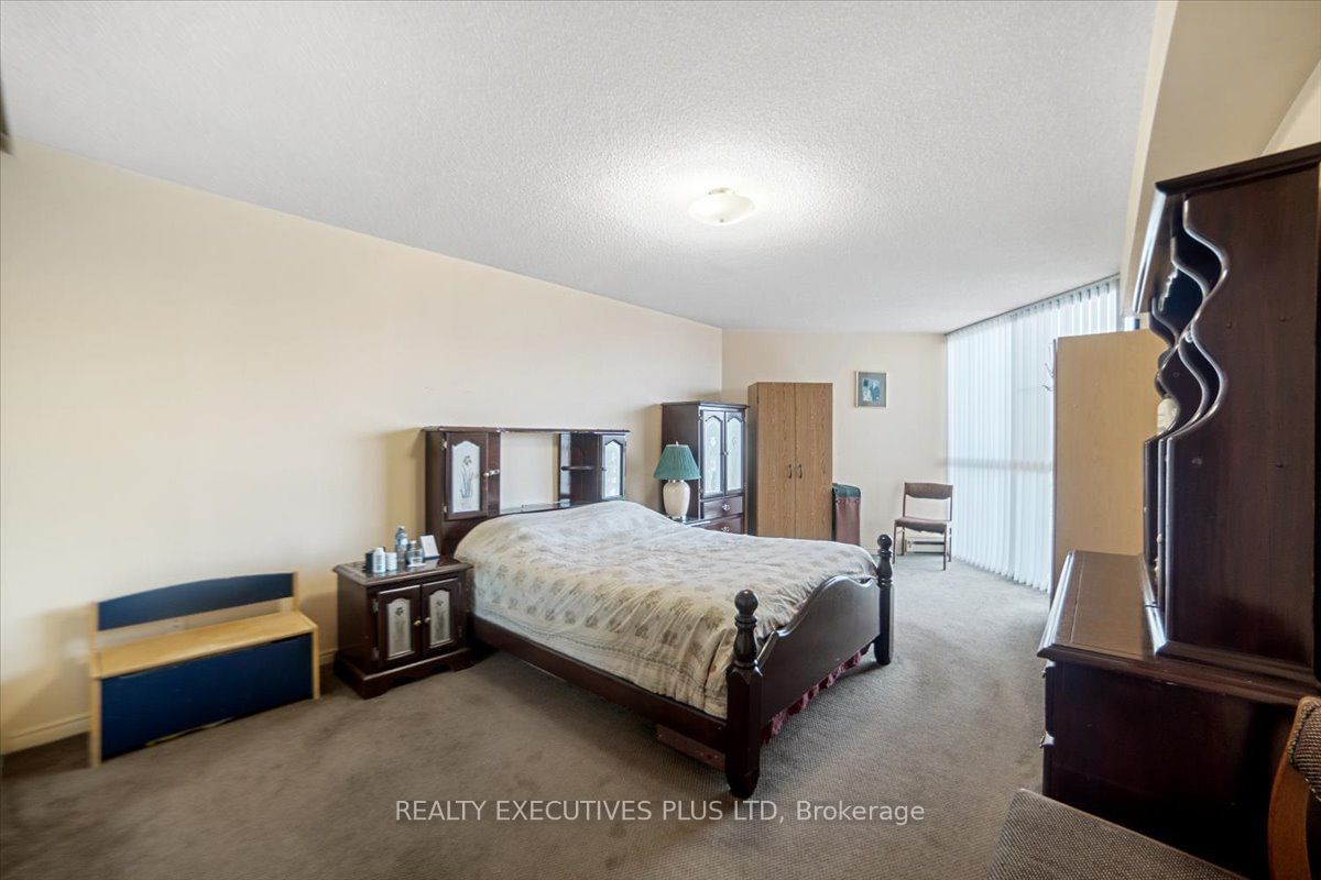 4235 Sherwoodtowne Blvd, unit 702 for sale