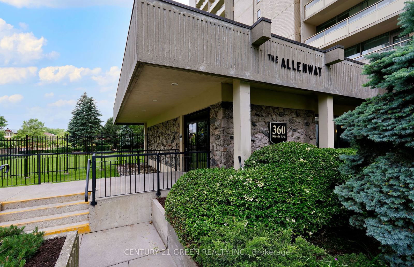 360 Ridelle Ave, unit #106 for sale