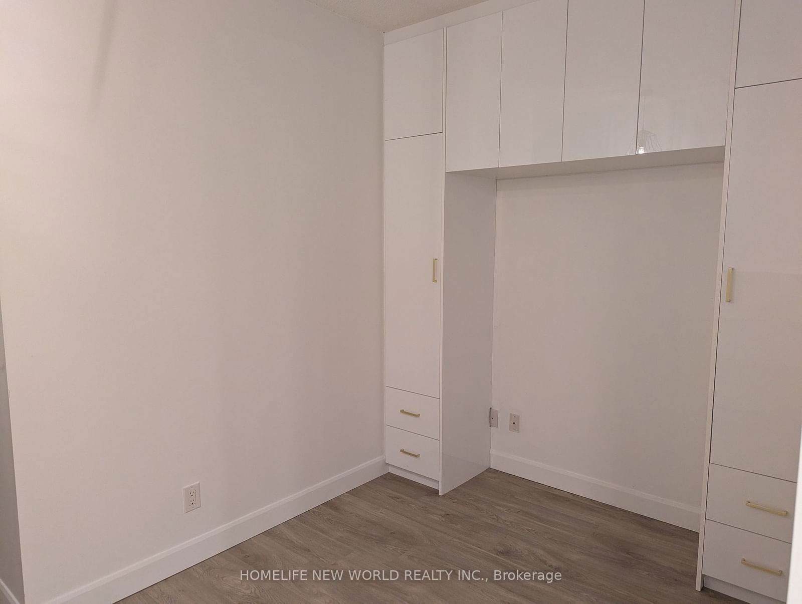 105 The Queensway Ave S, unit 2316 for rent