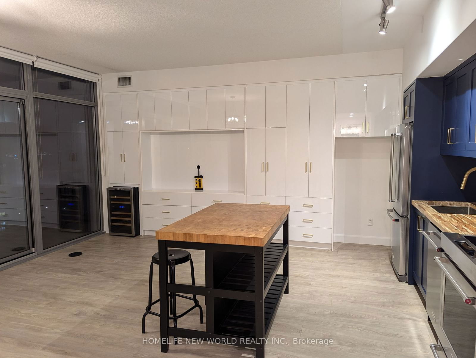 105 The Queensway Ave S, unit 2316 for rent