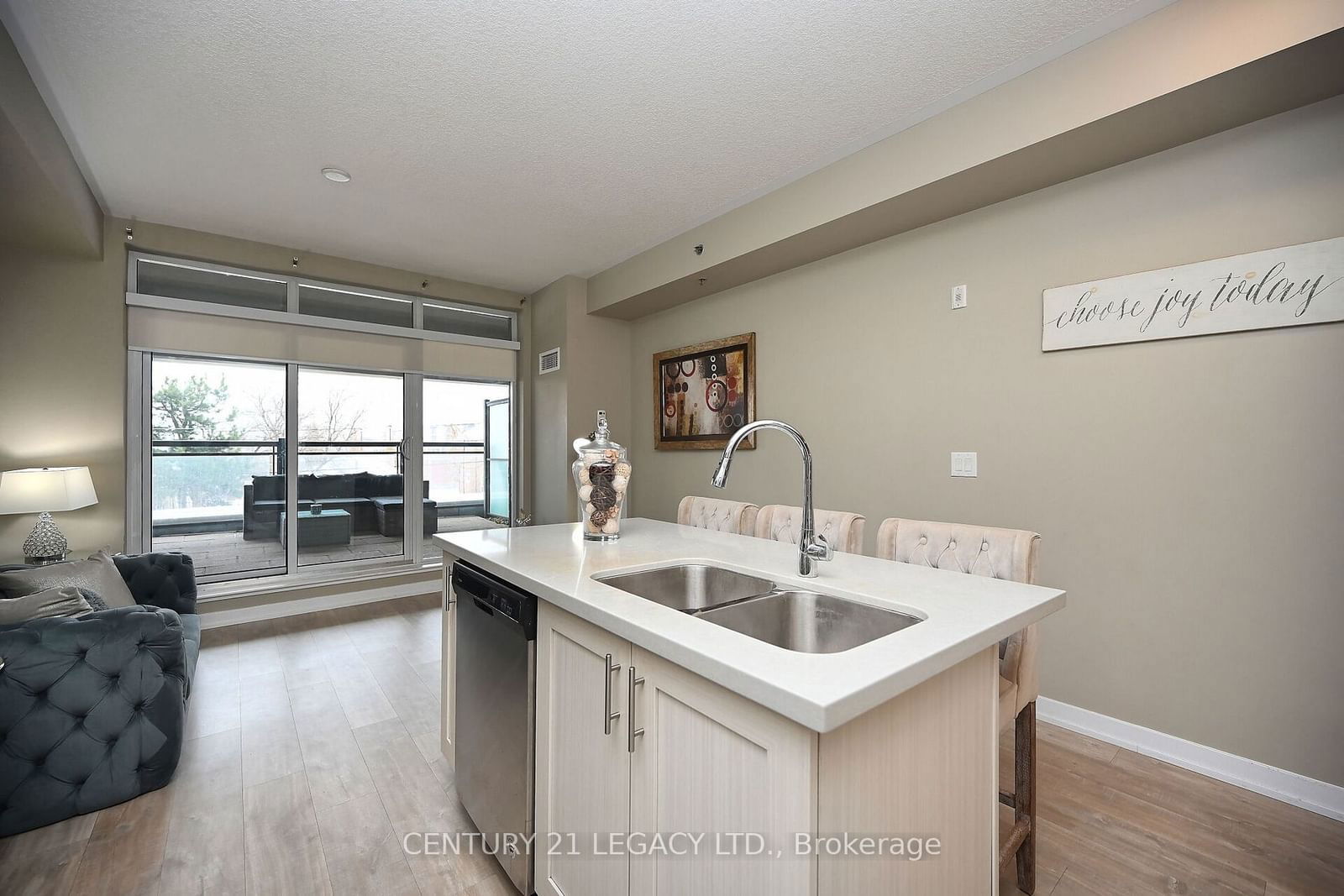 2486 Old Bronte Rd, unit 212 for sale