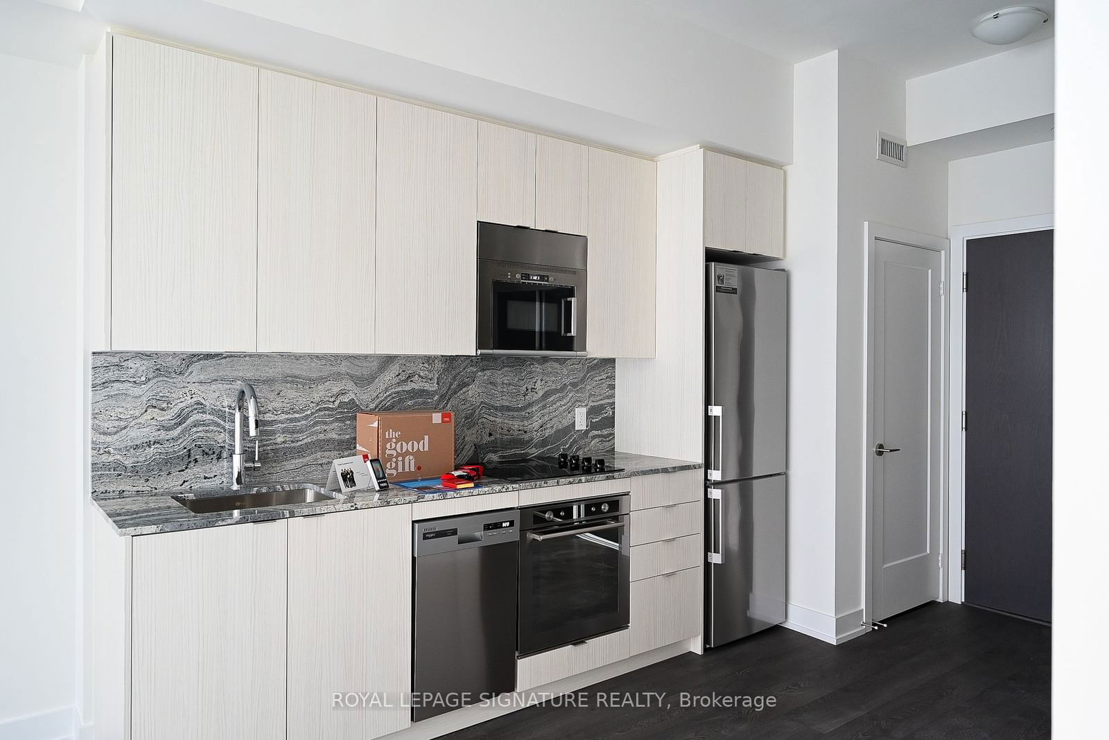 5 Mabelle Ave, unit 2032 for rent