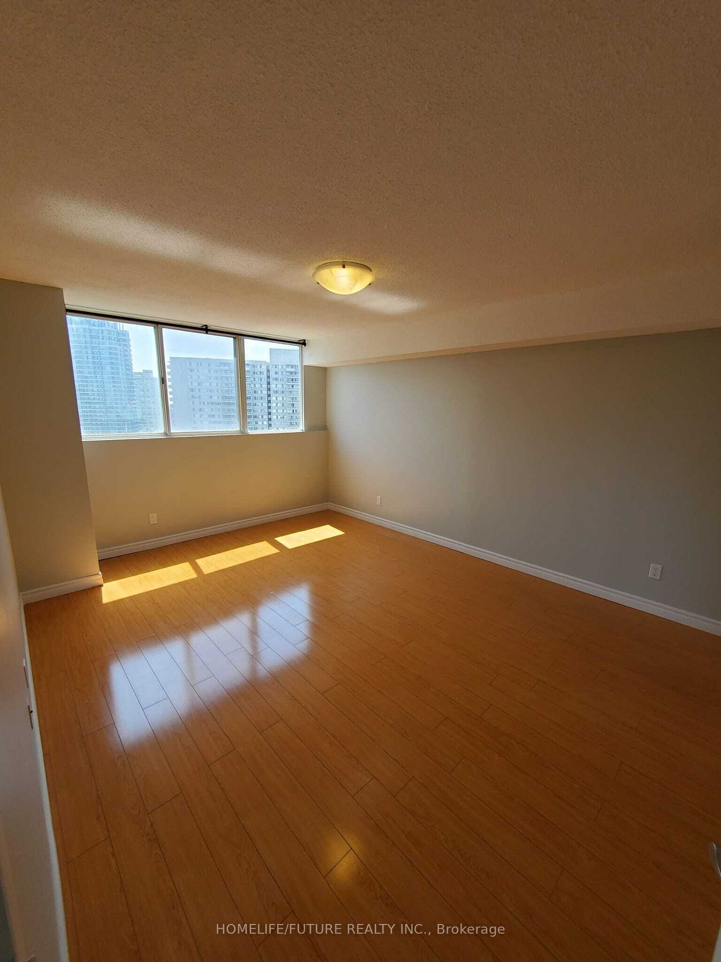 3695 Kaneff Cres, unit 1804 for rent