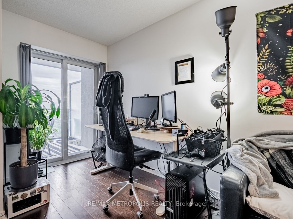 60 Heintzman St, unit 1812 for sale