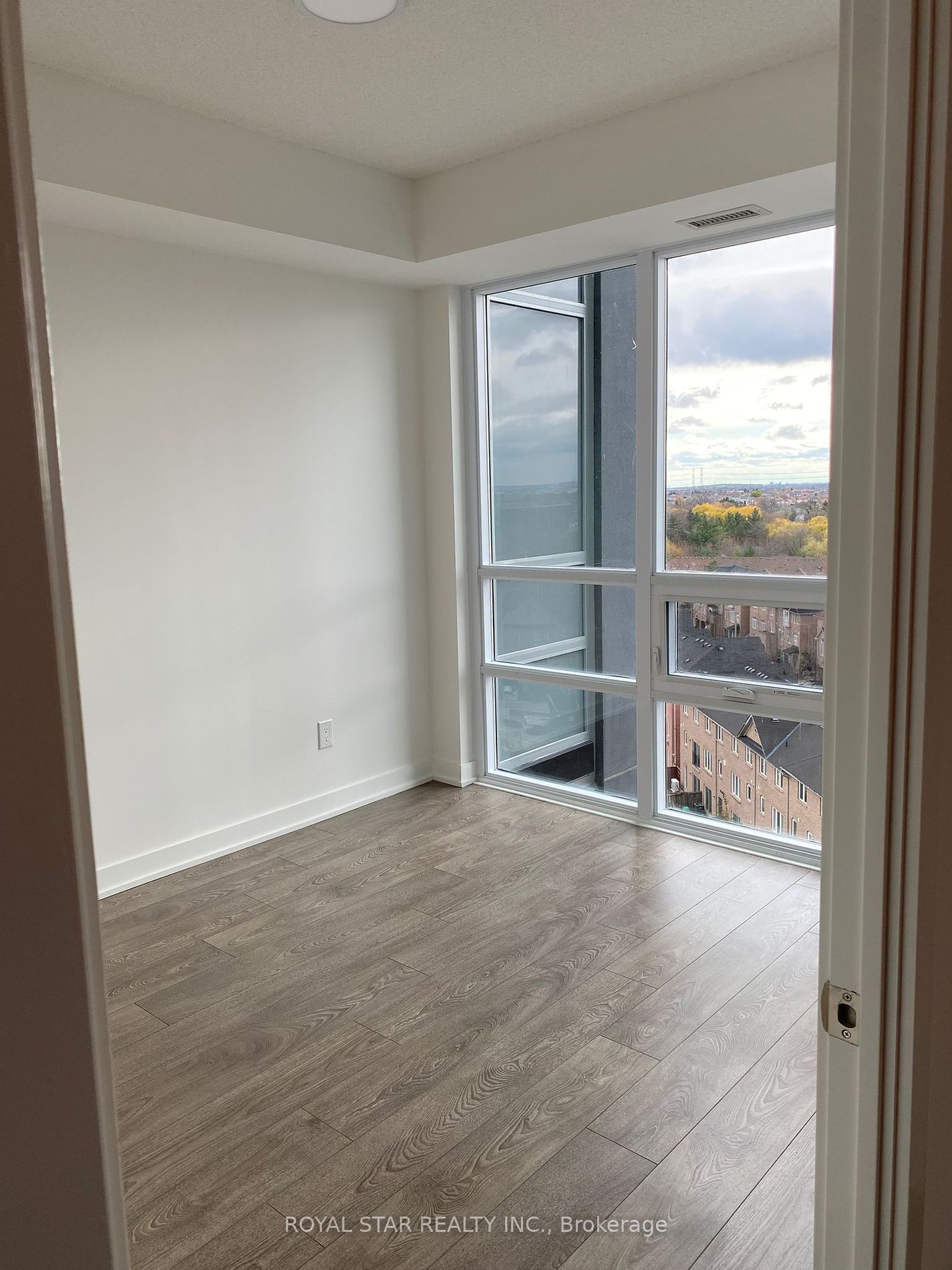 225 Malta Ave, unit 811 for rent