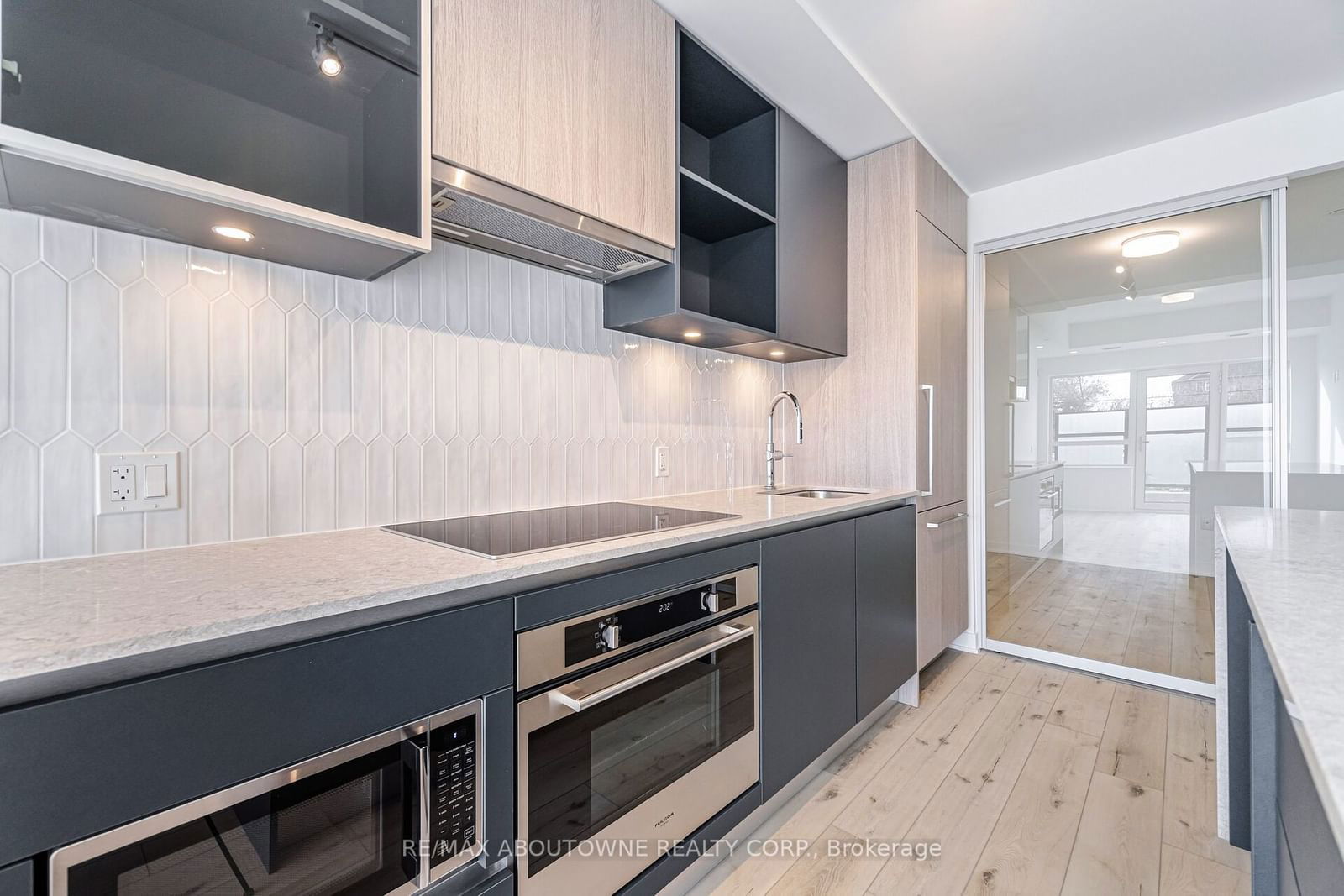 395 Dundas St W, unit 105 for rent