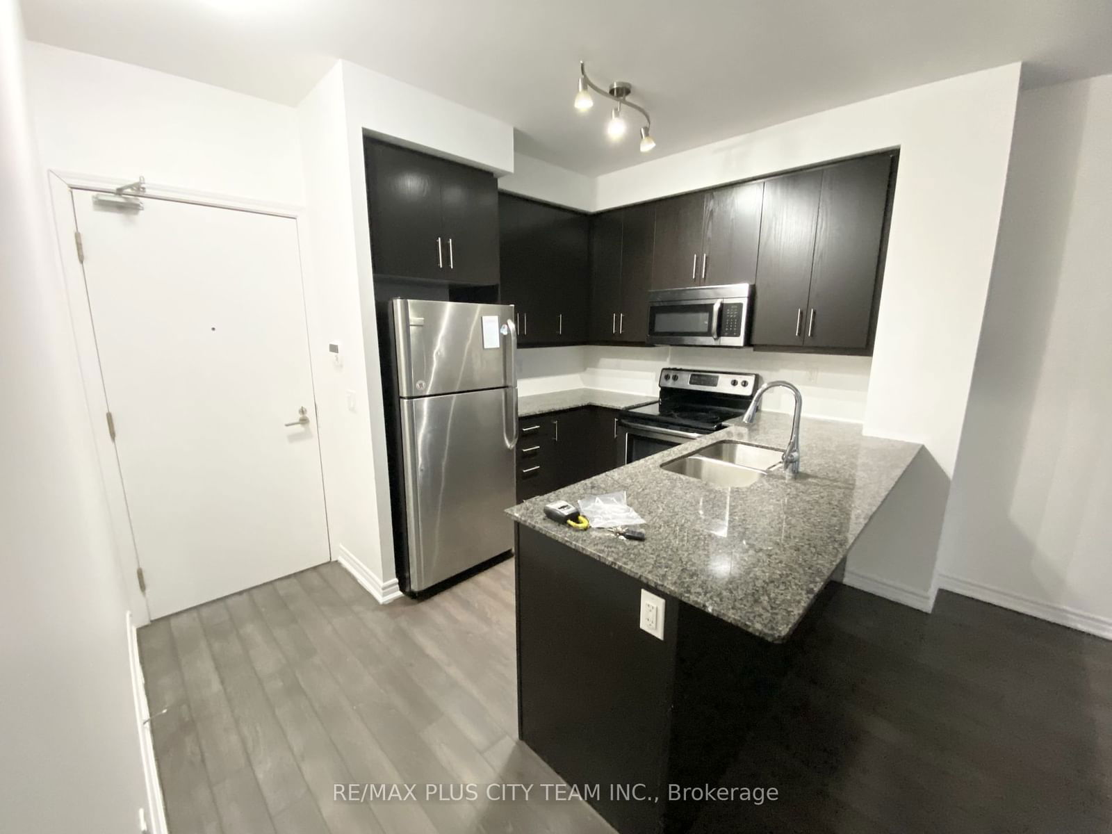 15 James Finlay Way, unit 1119 for rent