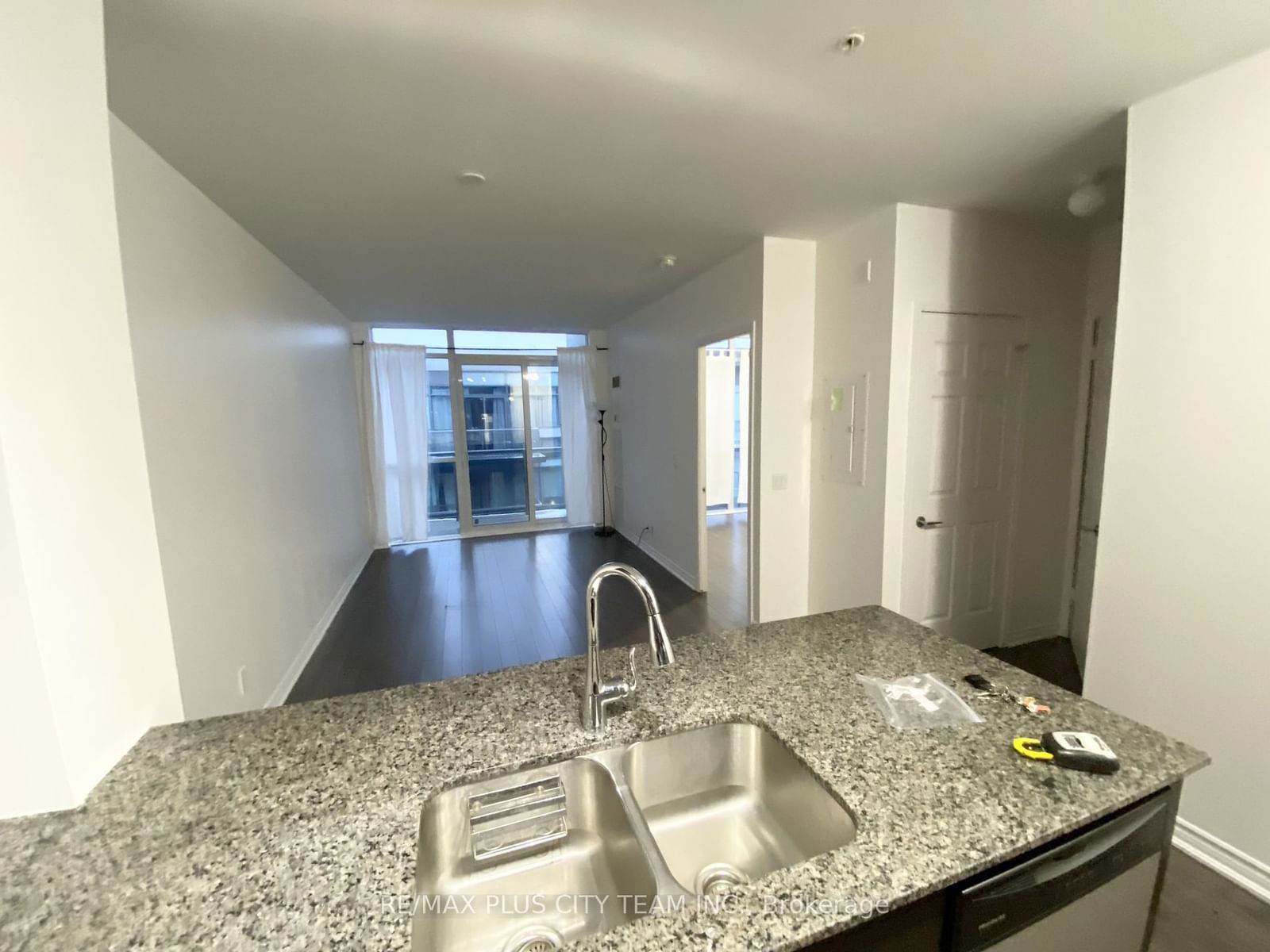 15 James Finlay Way, unit 1119 for rent