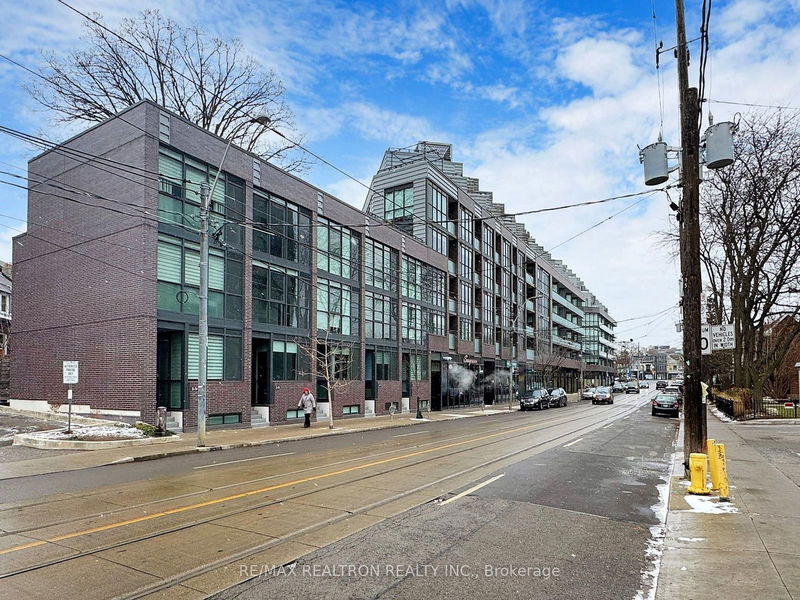 36 Howard Park Ave, unit 302 for sale