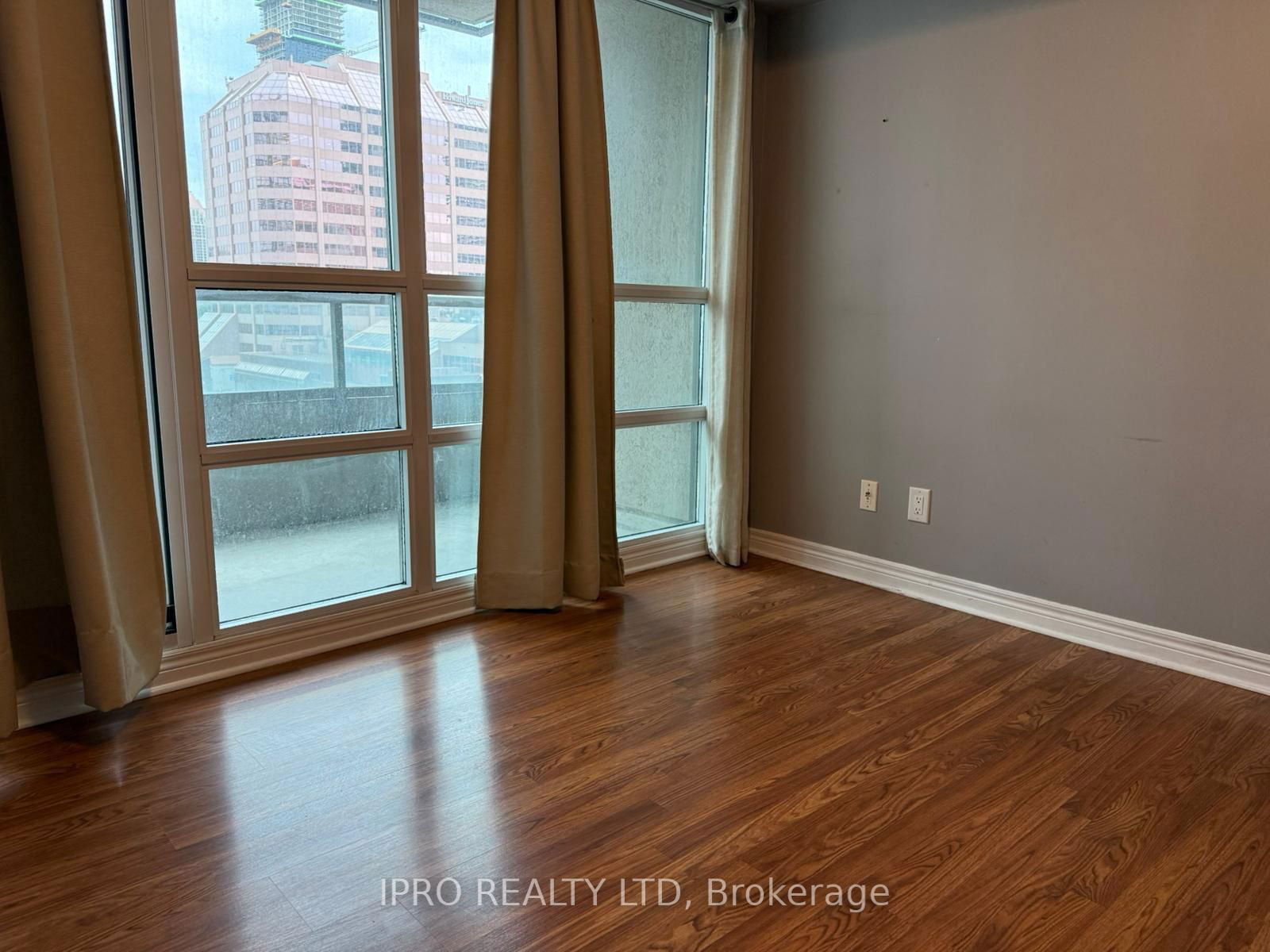 208 Enfield Pl, unit 806 for rent