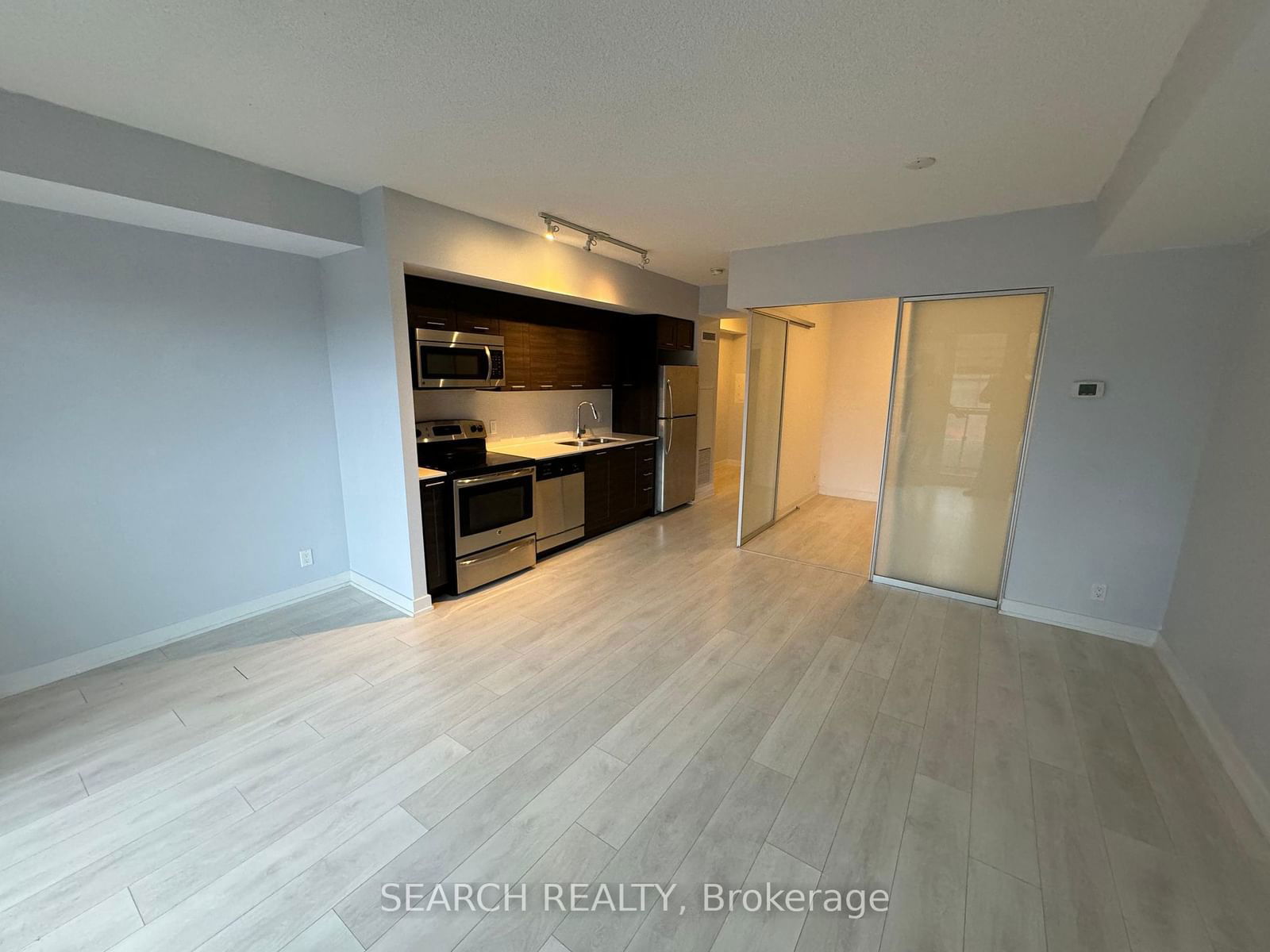 2220 Lakeshore Blvd W, unit 410 for rent