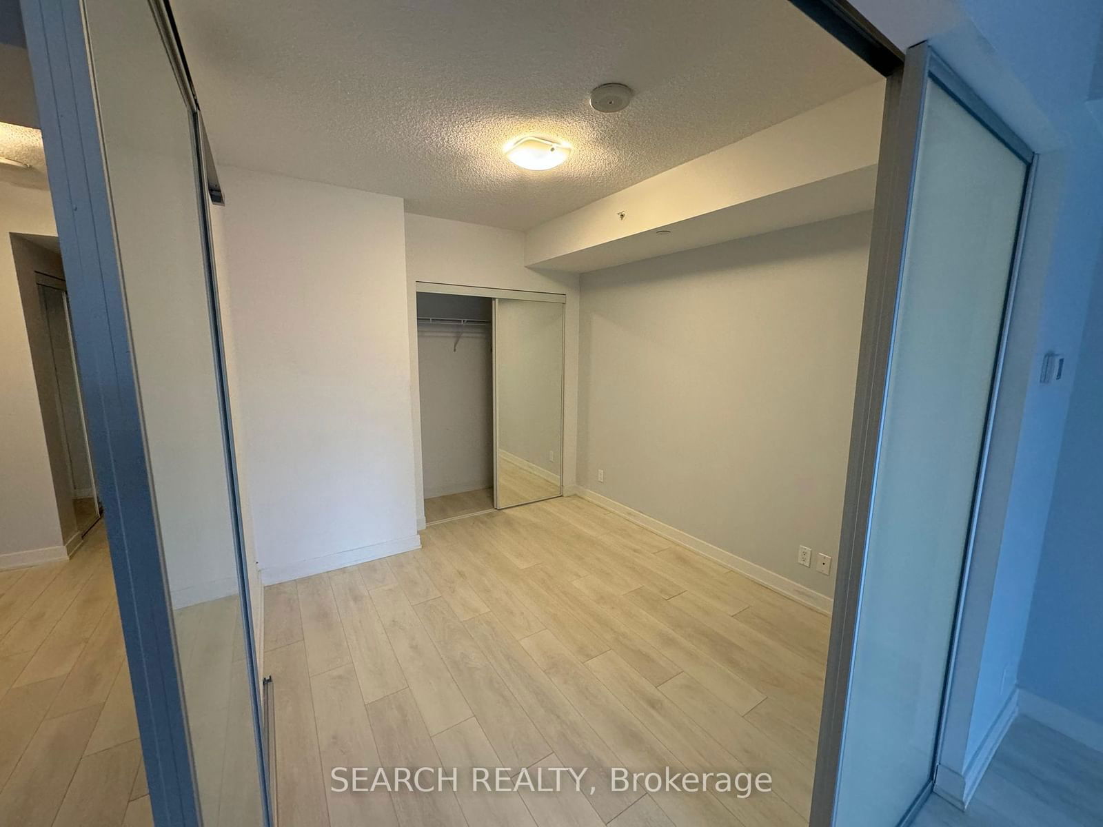 2220 Lakeshore Blvd W, unit 410 for rent