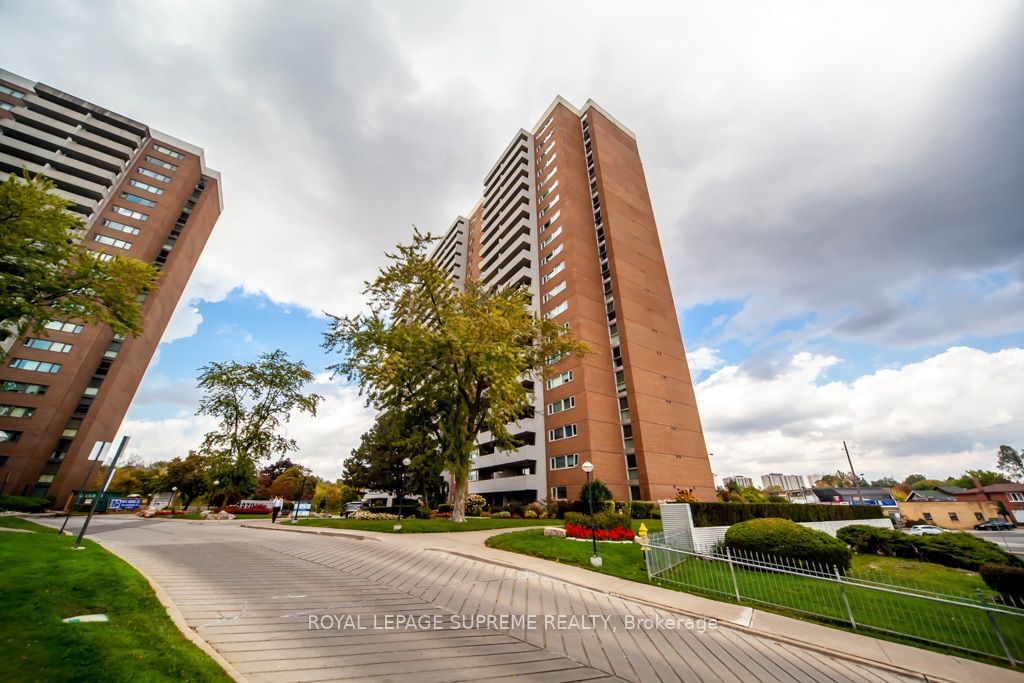 Lambton Square IV Condos, York Crosstown, Toronto