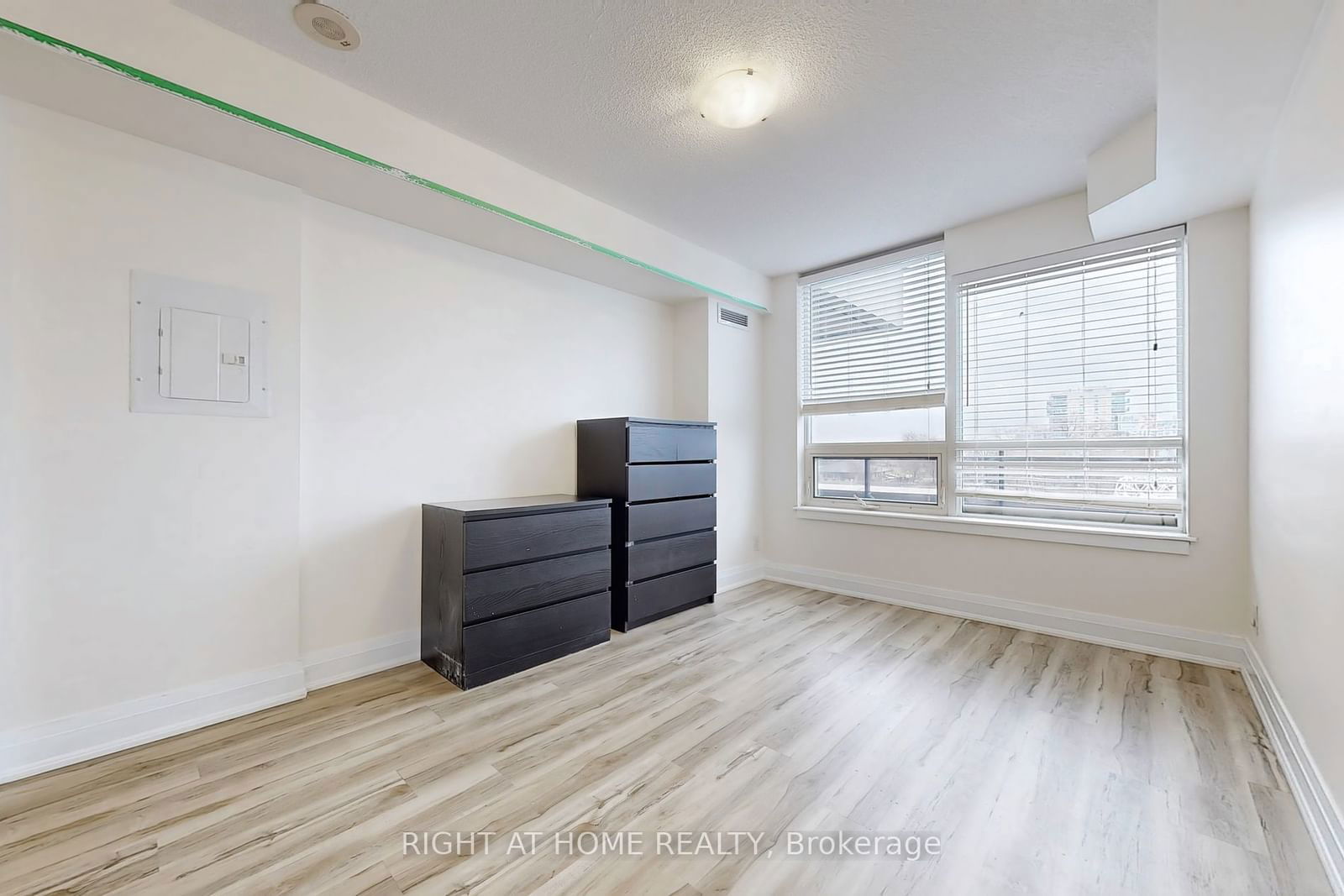 1060 Sheppard Ave W, unit 212 for rent