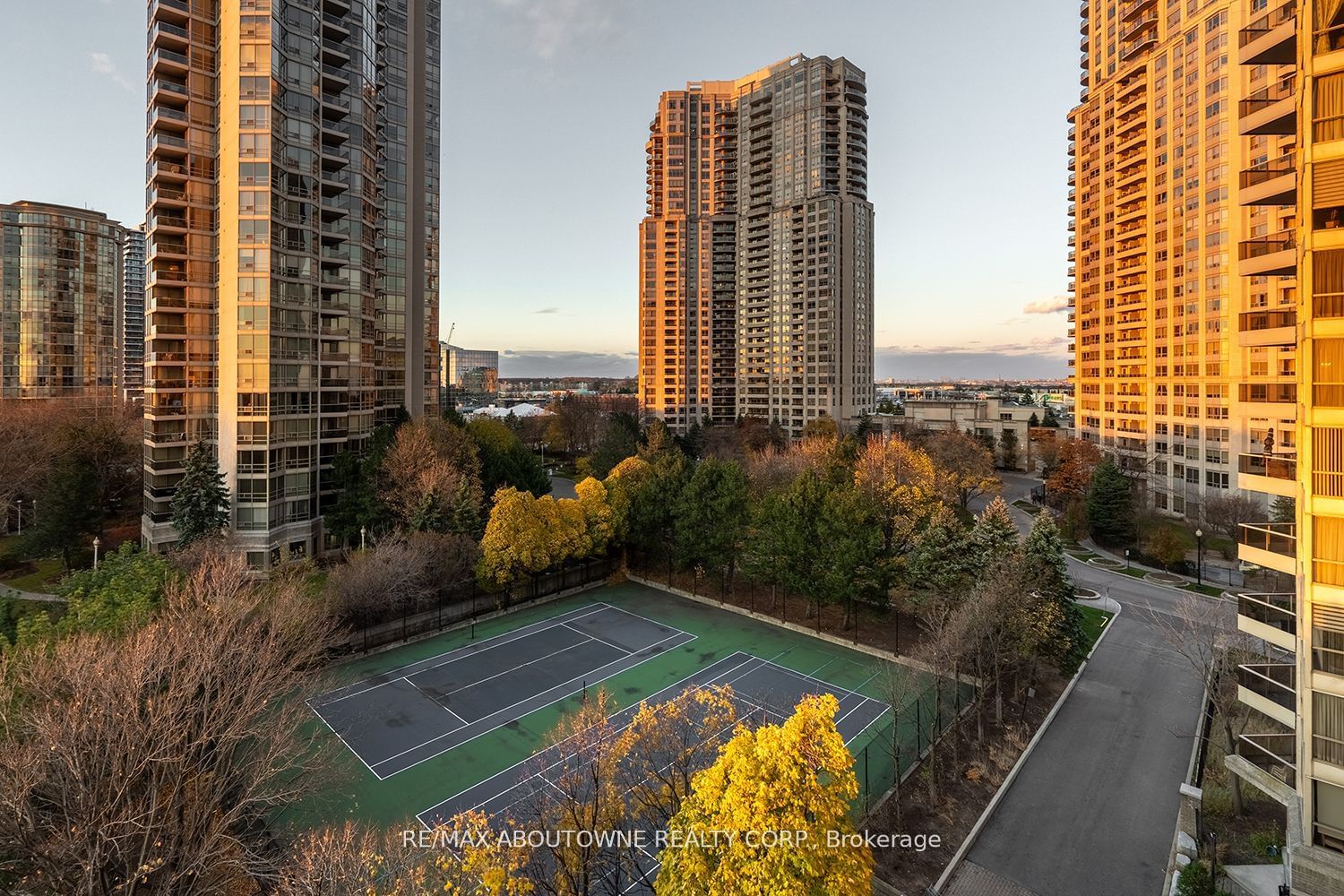 55 Kingsbridge Garden Circ, unit 704 for rent