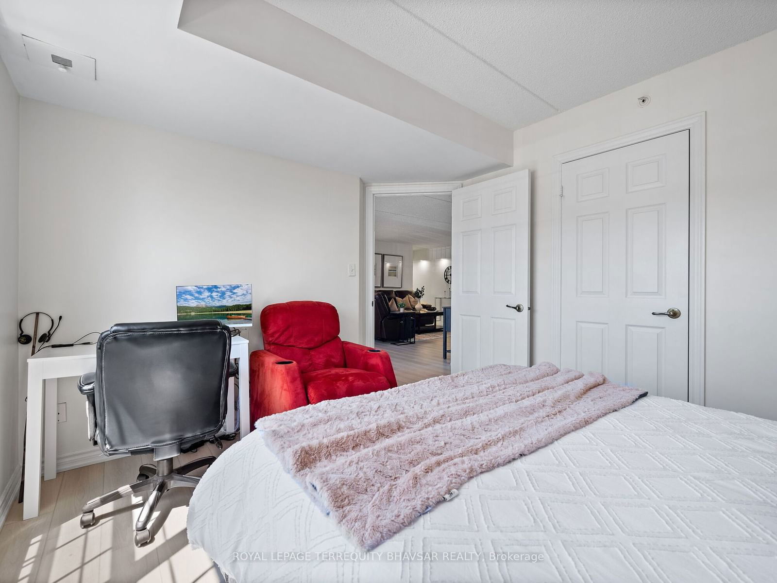 2065 Appleby Line, unit 212 for sale