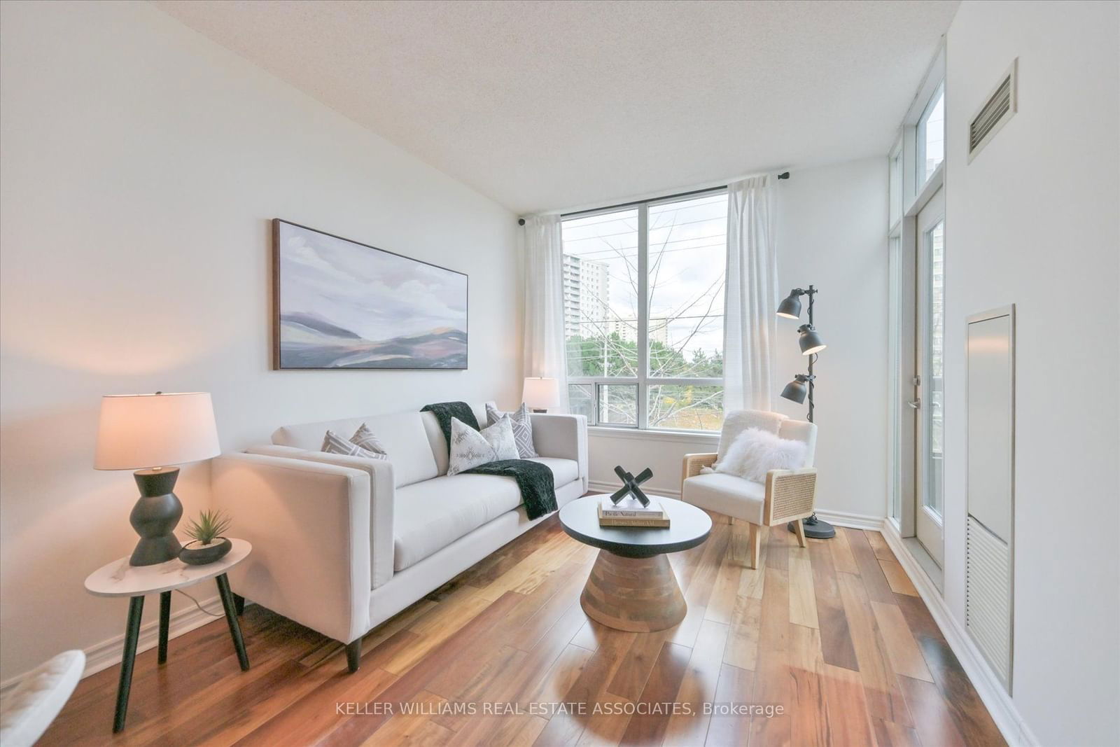 3504 Hurontario St, unit 305 for sale