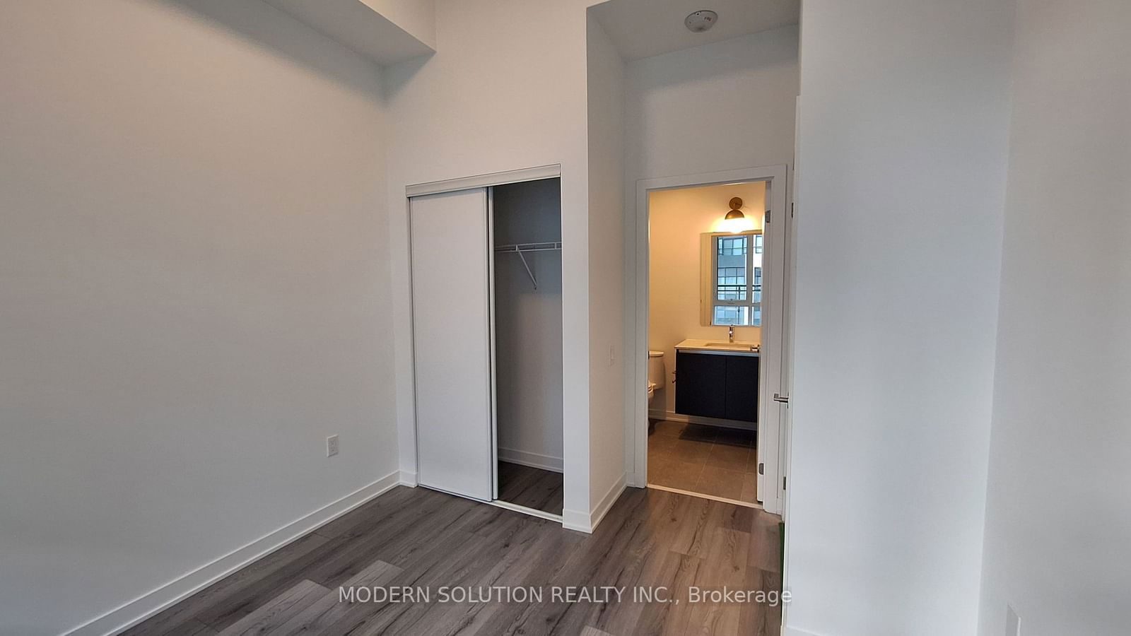 395 Dundas St W, unit 227 for rent