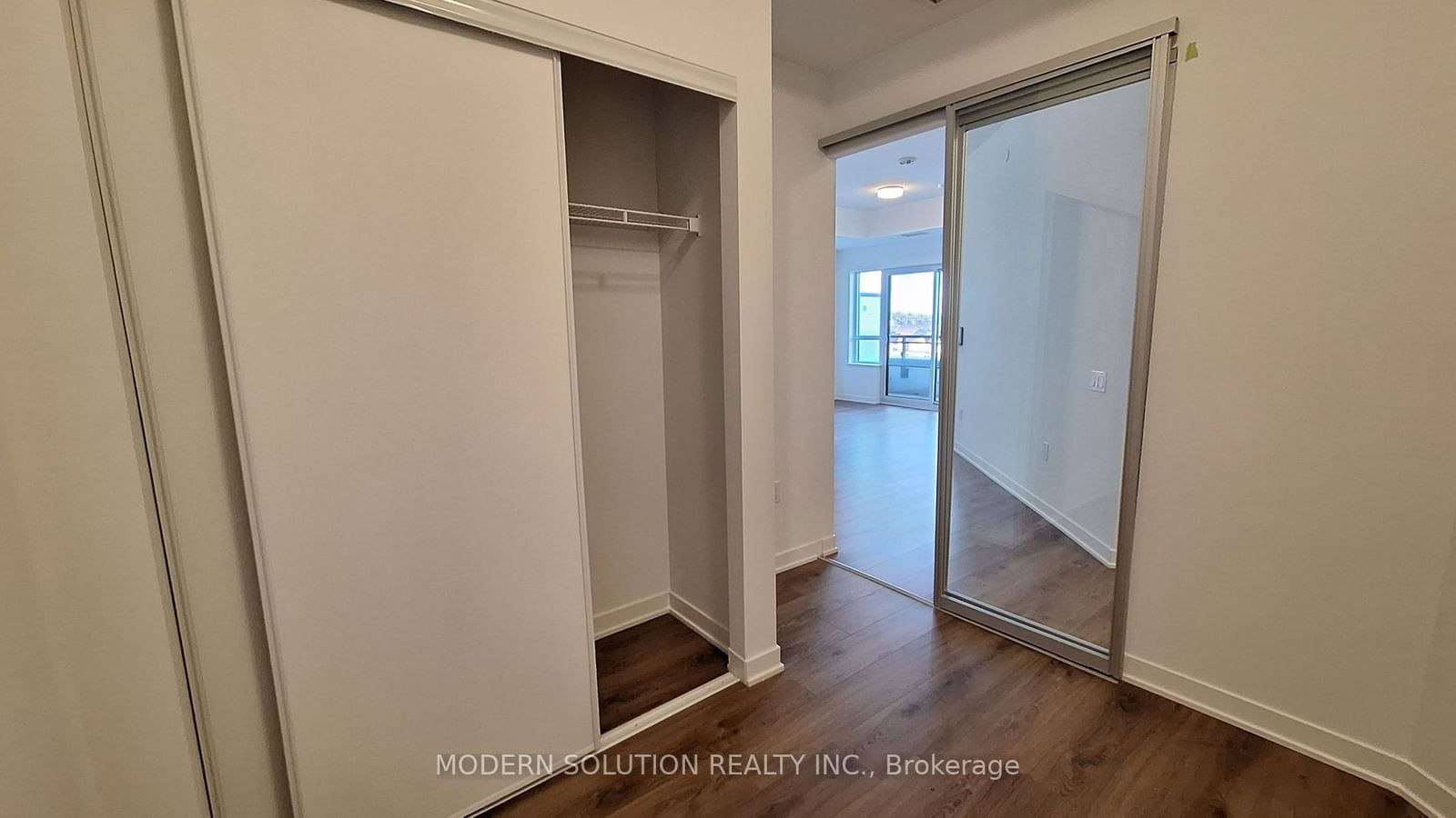 395 Dundas St W, unit 501 for rent