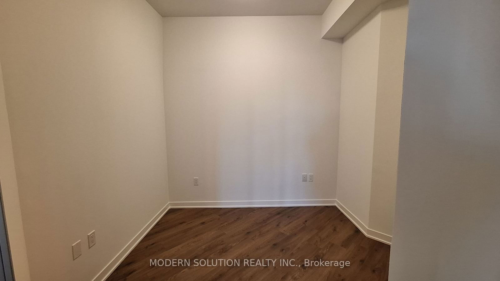 395 Dundas St W, unit 501 for rent