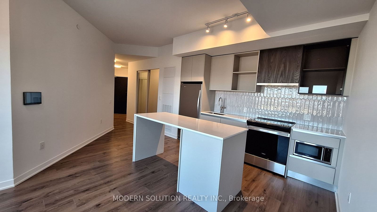 395 Dundas St W, unit 501 for rent