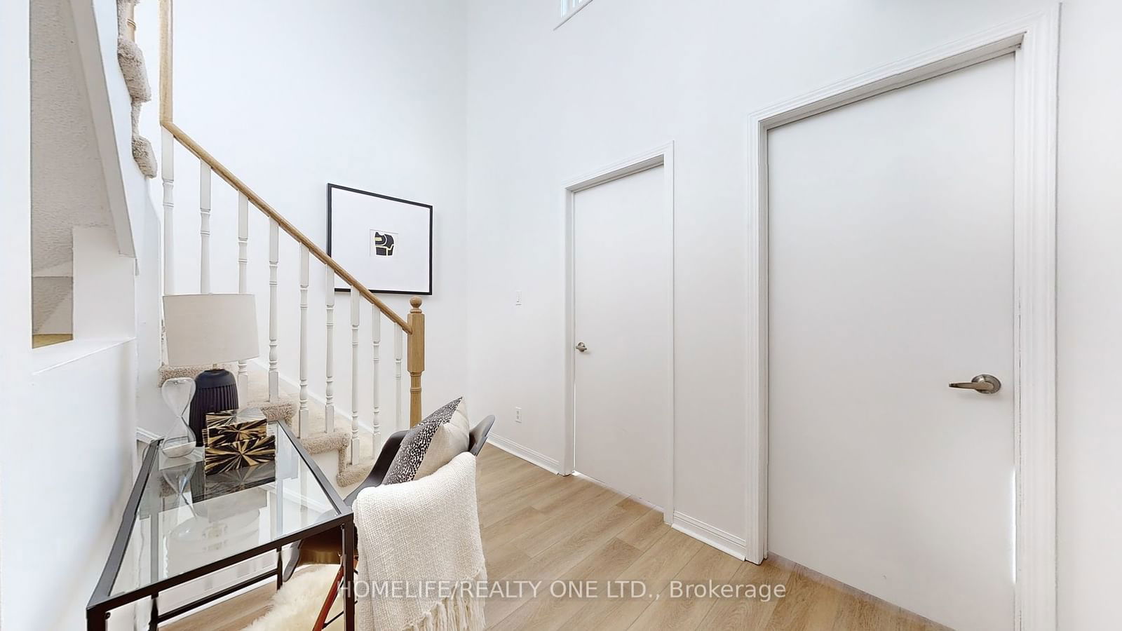 18 Laidlaw St, unit 1019 for sale