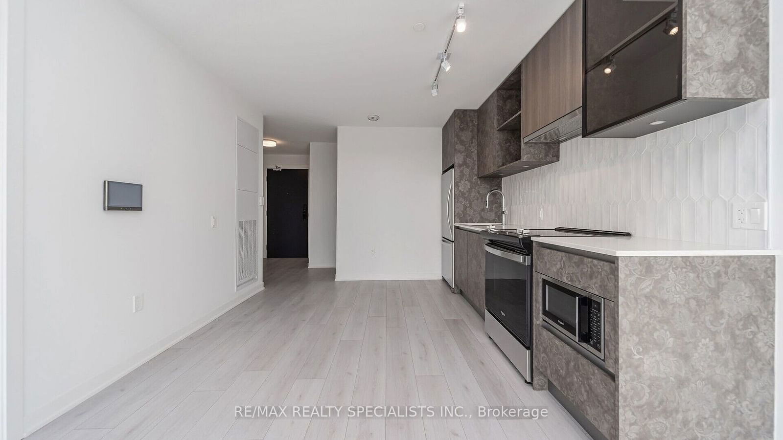 395 Dundas St W, unit 313 for rent