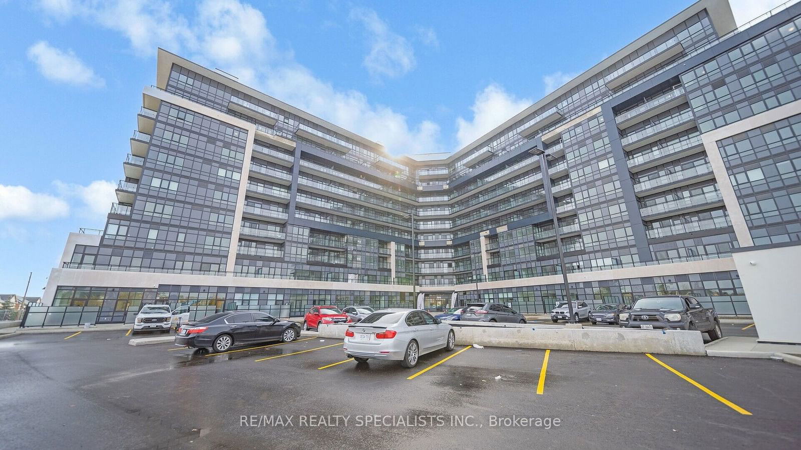 395 Dundas St W, unit 313 for rent