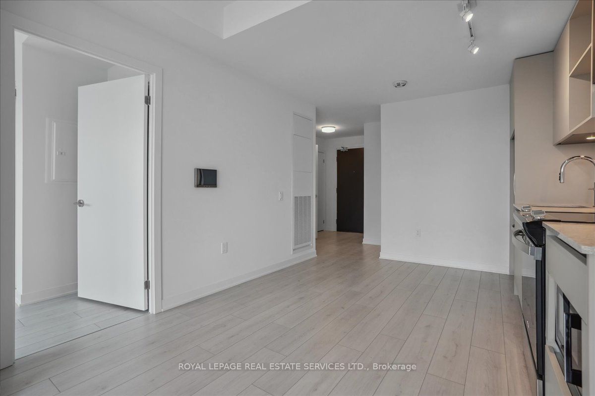 395 Dundas St W, unit 414 for rent