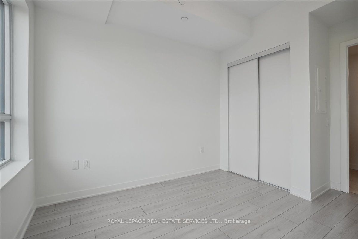 395 Dundas St W, unit 414 for rent